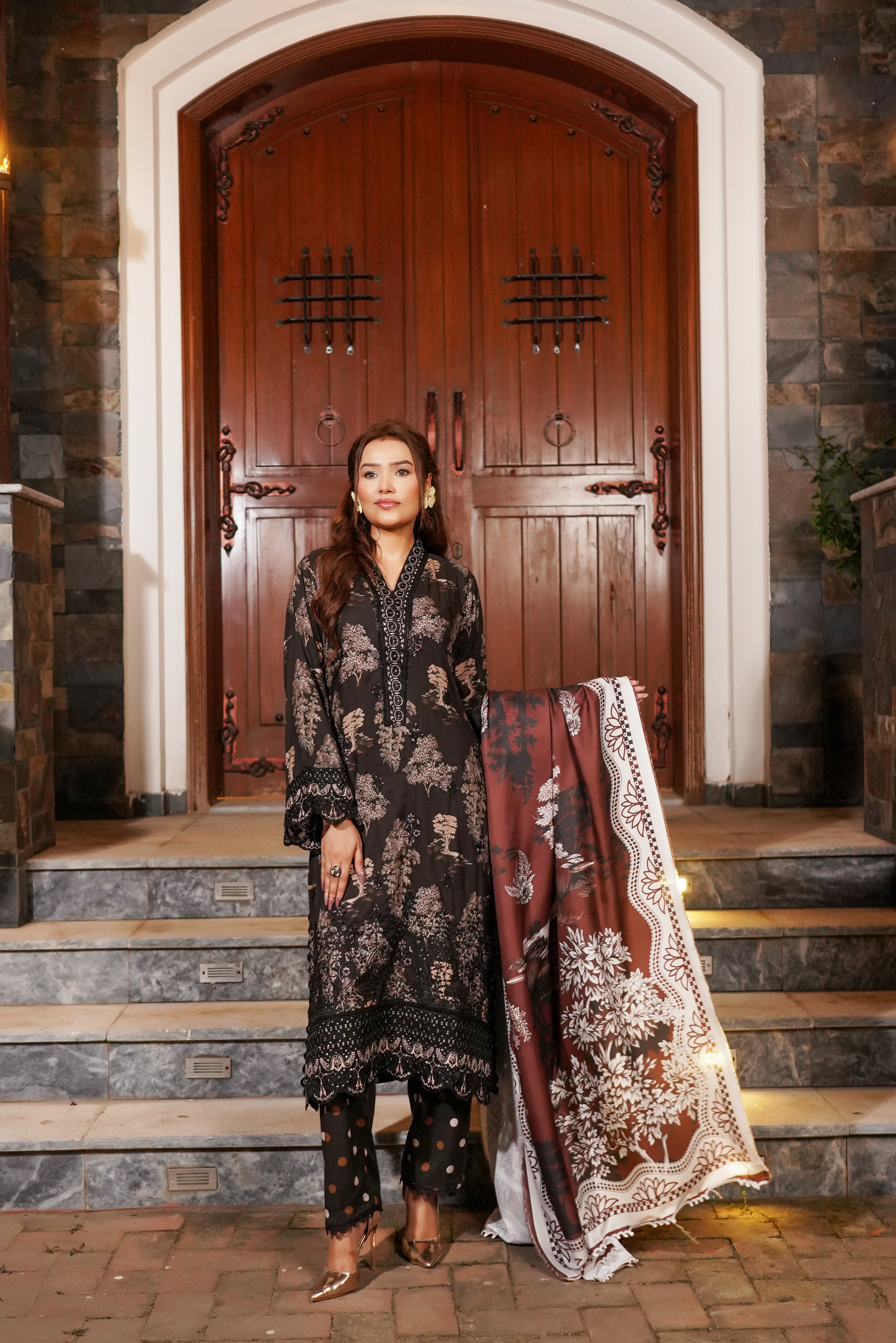 Munira Embroidered Linen 3 Piece Suit MUN694