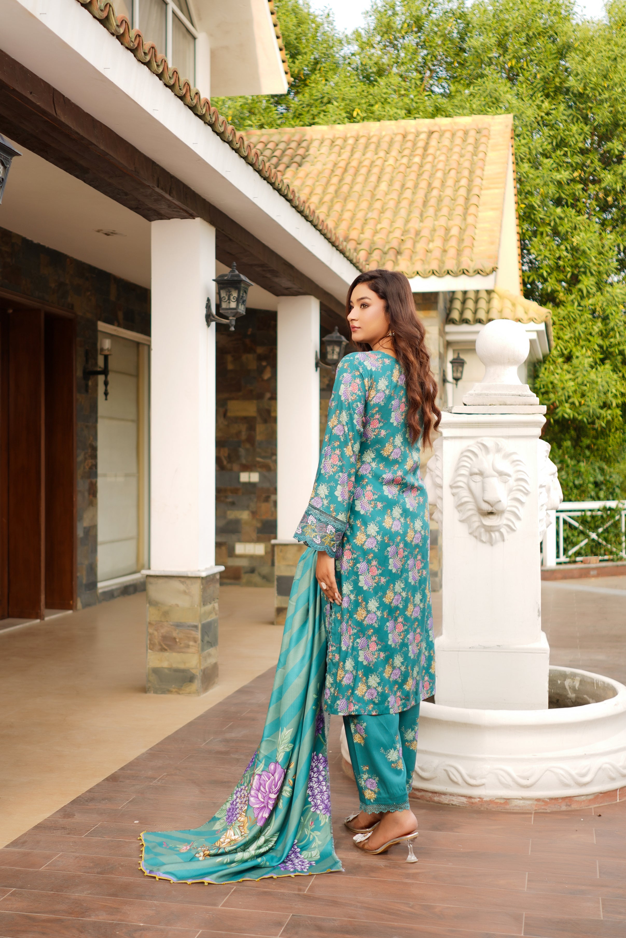 Munira Embroidered Linen 3 Piece Suit MUN688