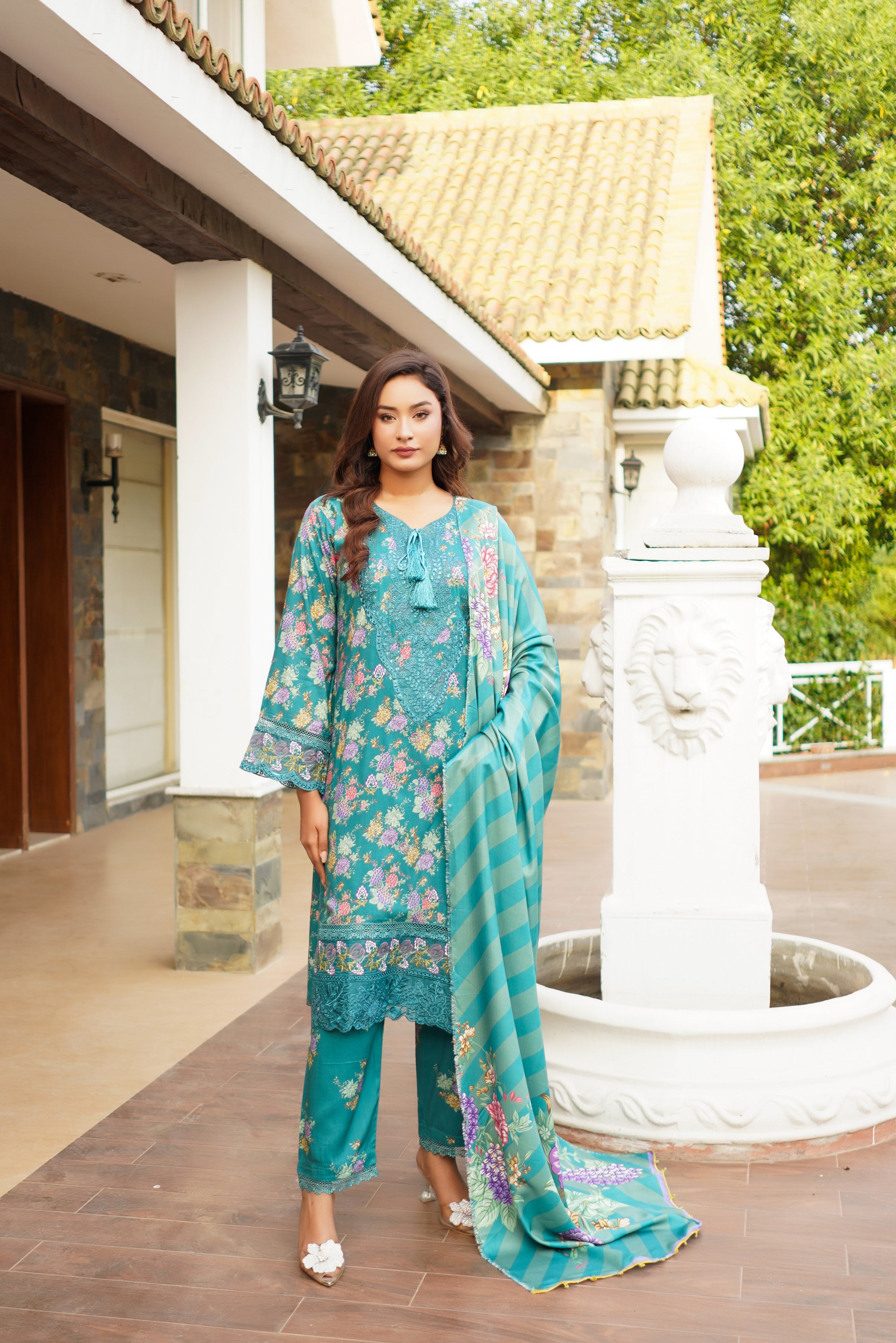 Munira Embroidered Linen 3 Piece Suit MUN688