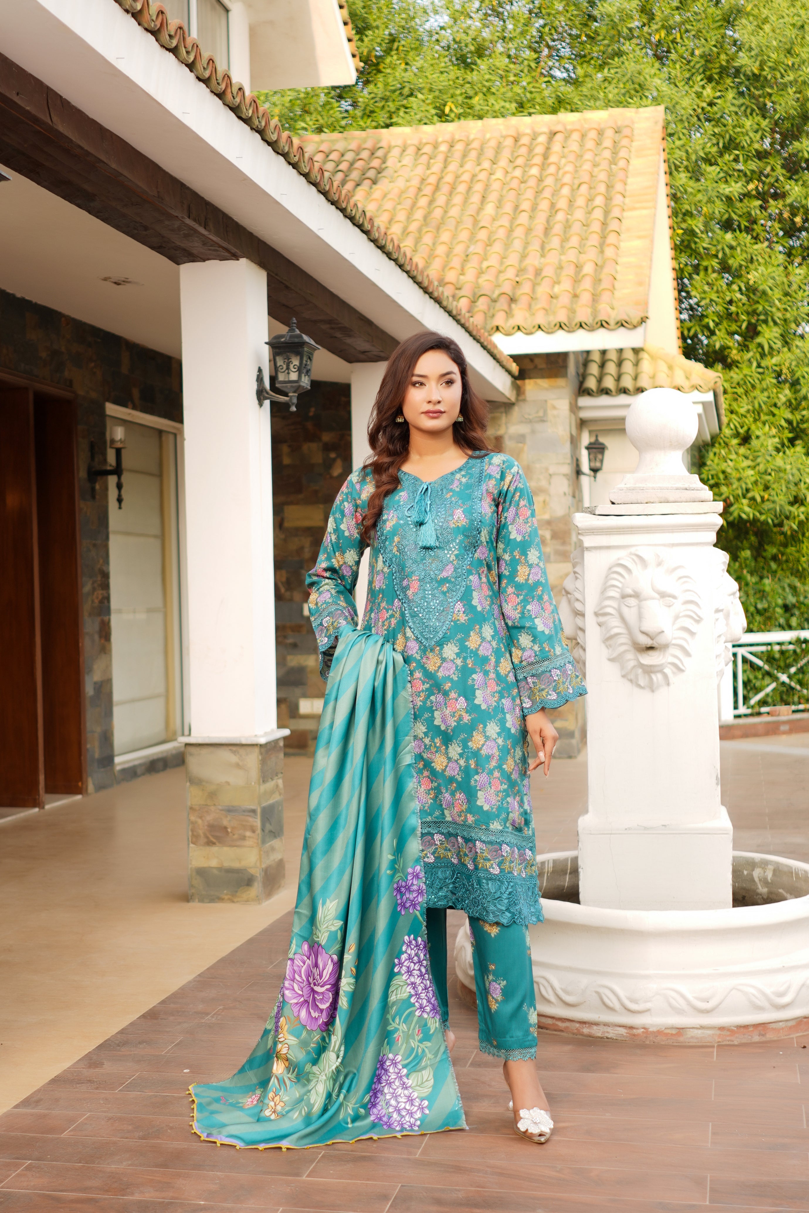 Munira Embroidered Linen 3 Piece Suit MUN688