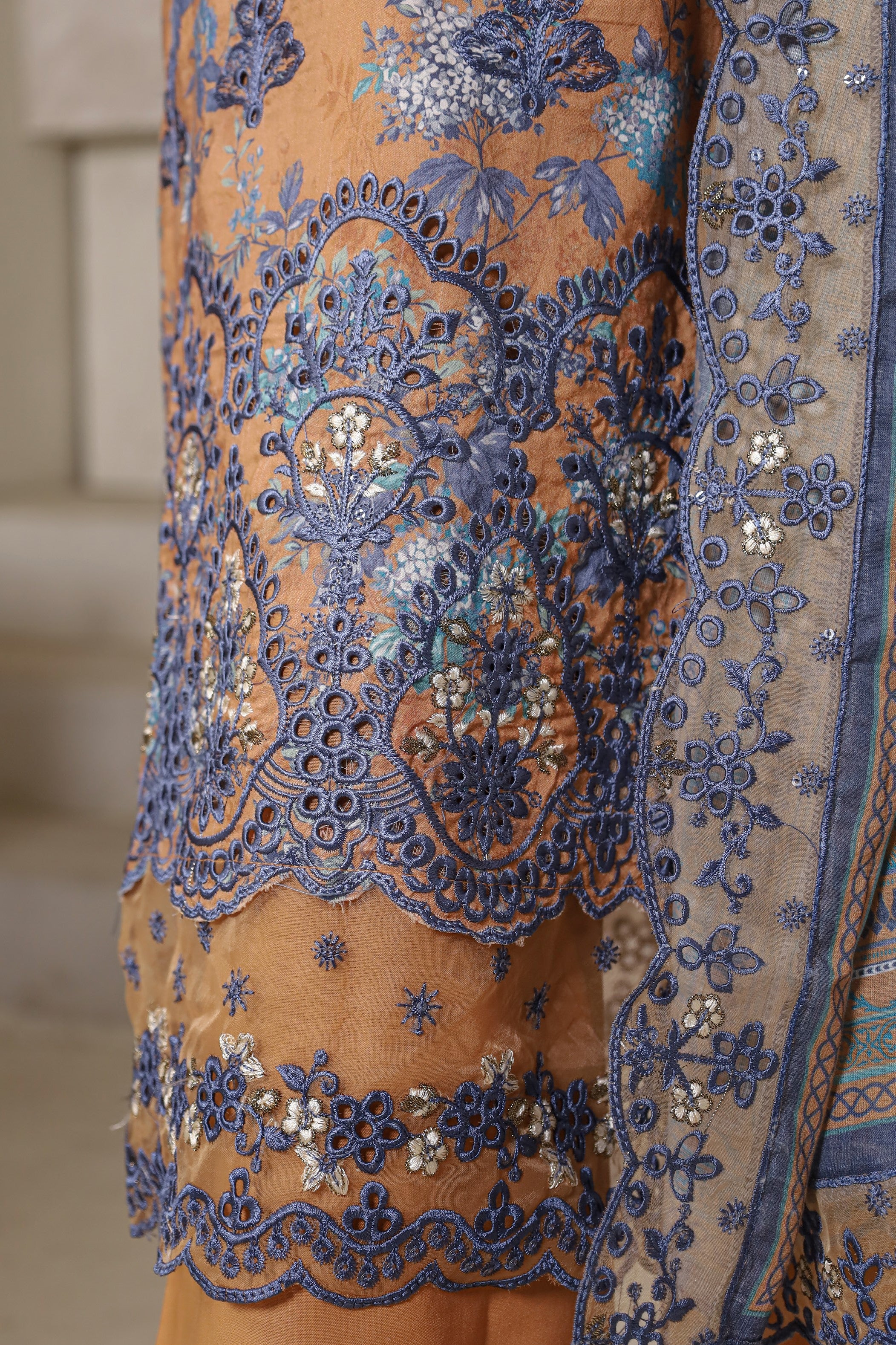 Sada Bahar Embroidered Lawn 3 Piece Suit SBA209