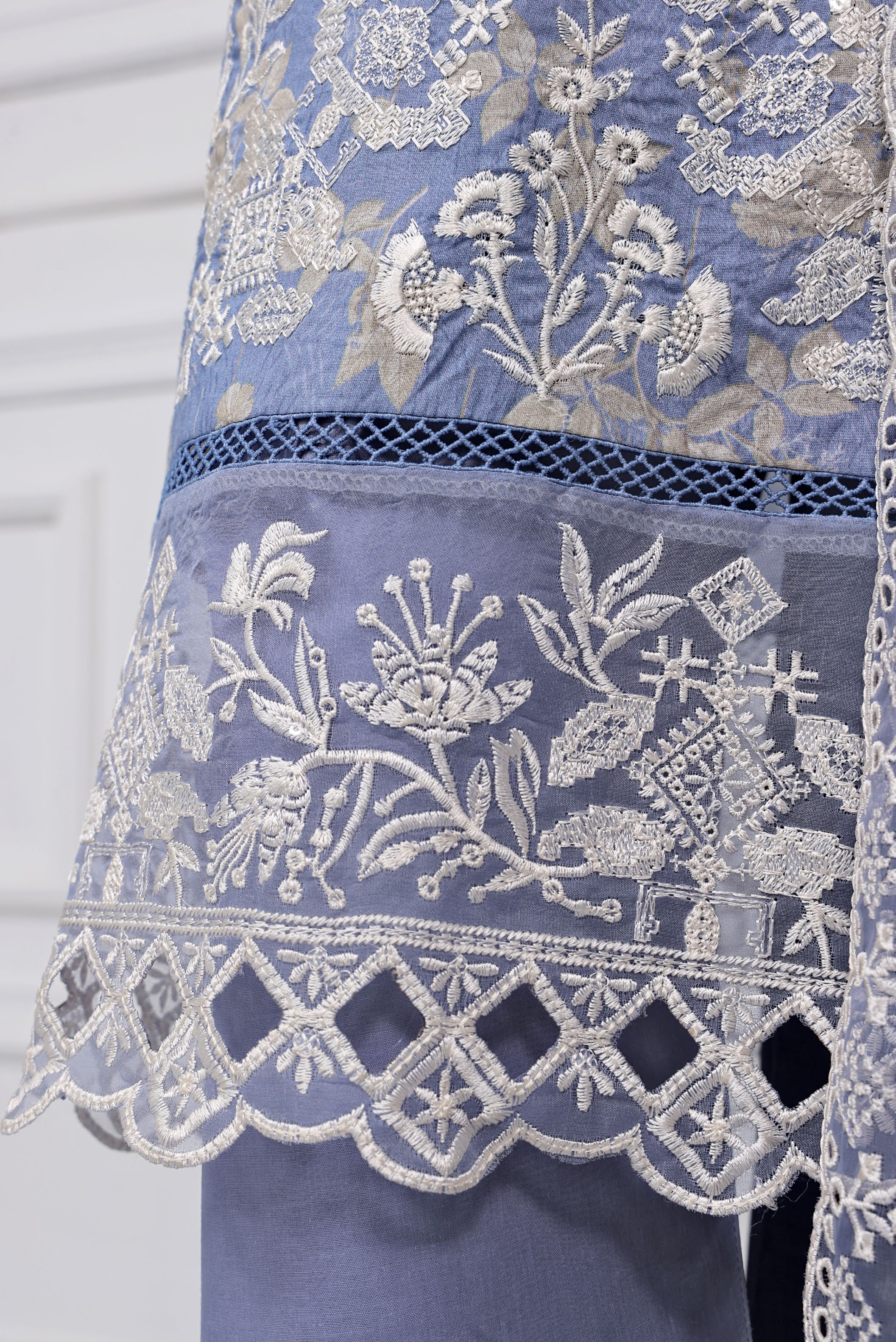 Sada Bahar Embroidered Luxury Lawn 3 Piece Suit SBA162