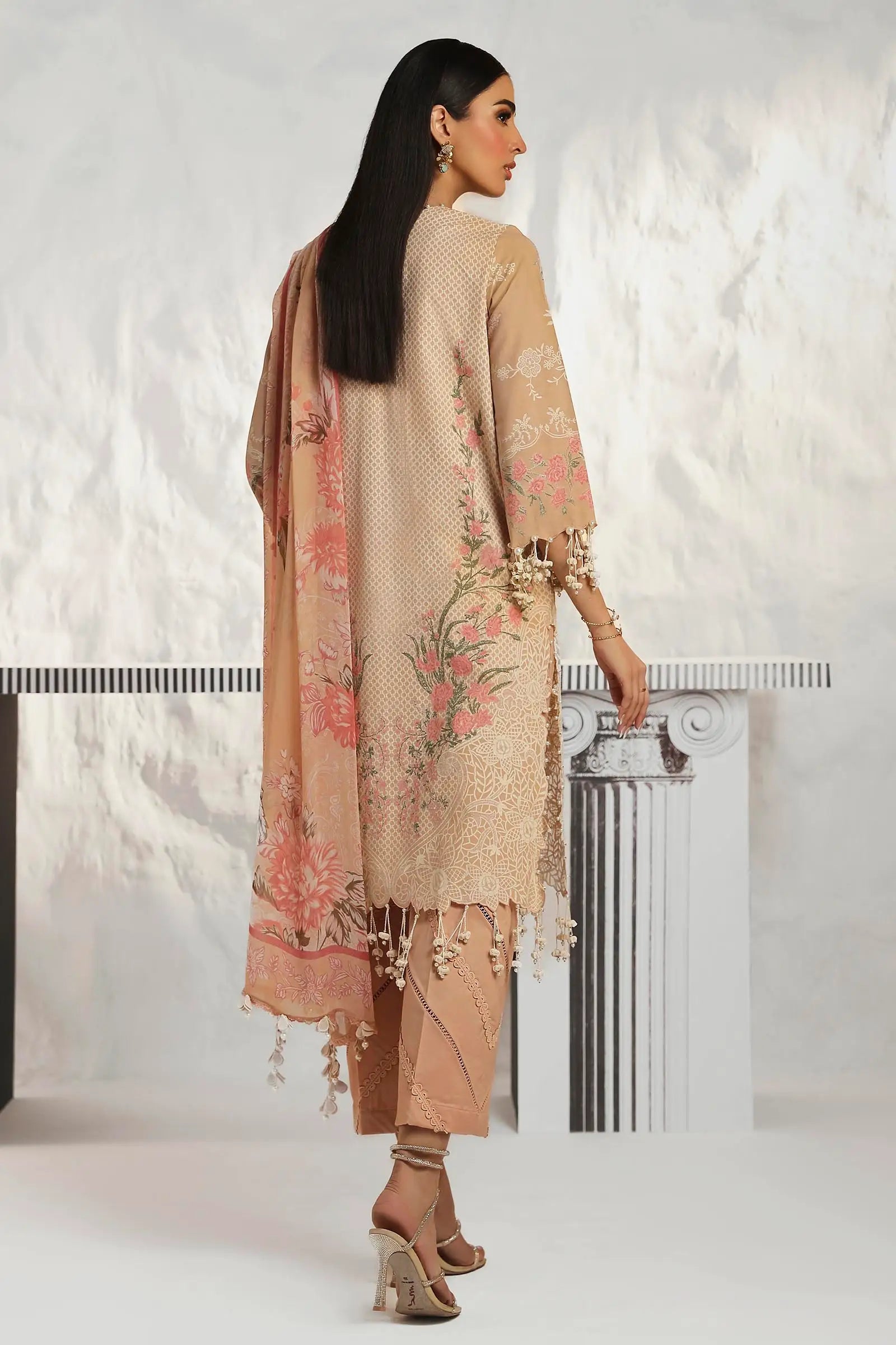 Sana Safinaz Muzlin 12A Embroidered Lawn 3 Piece Suit SAN341
