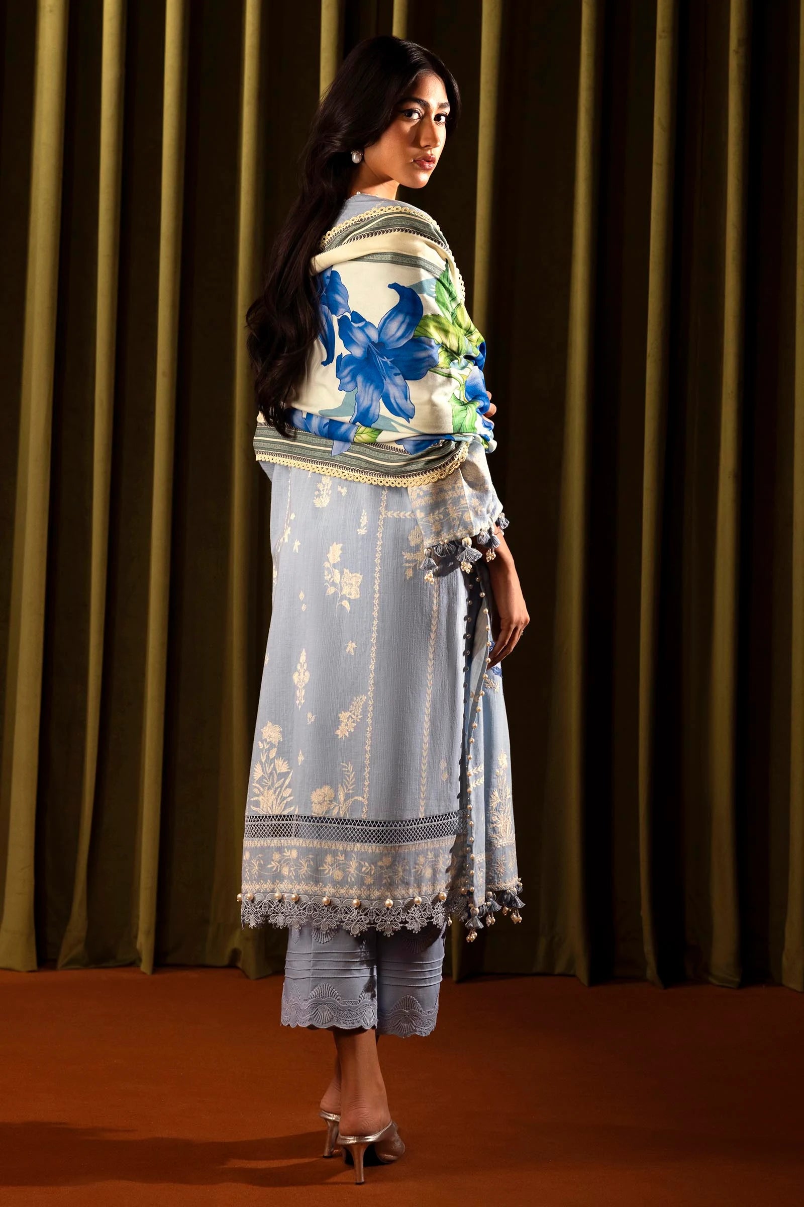 Sana Safinaz Muzlin 15A Embroidered Khaddar 3 Piece Suit SAN329