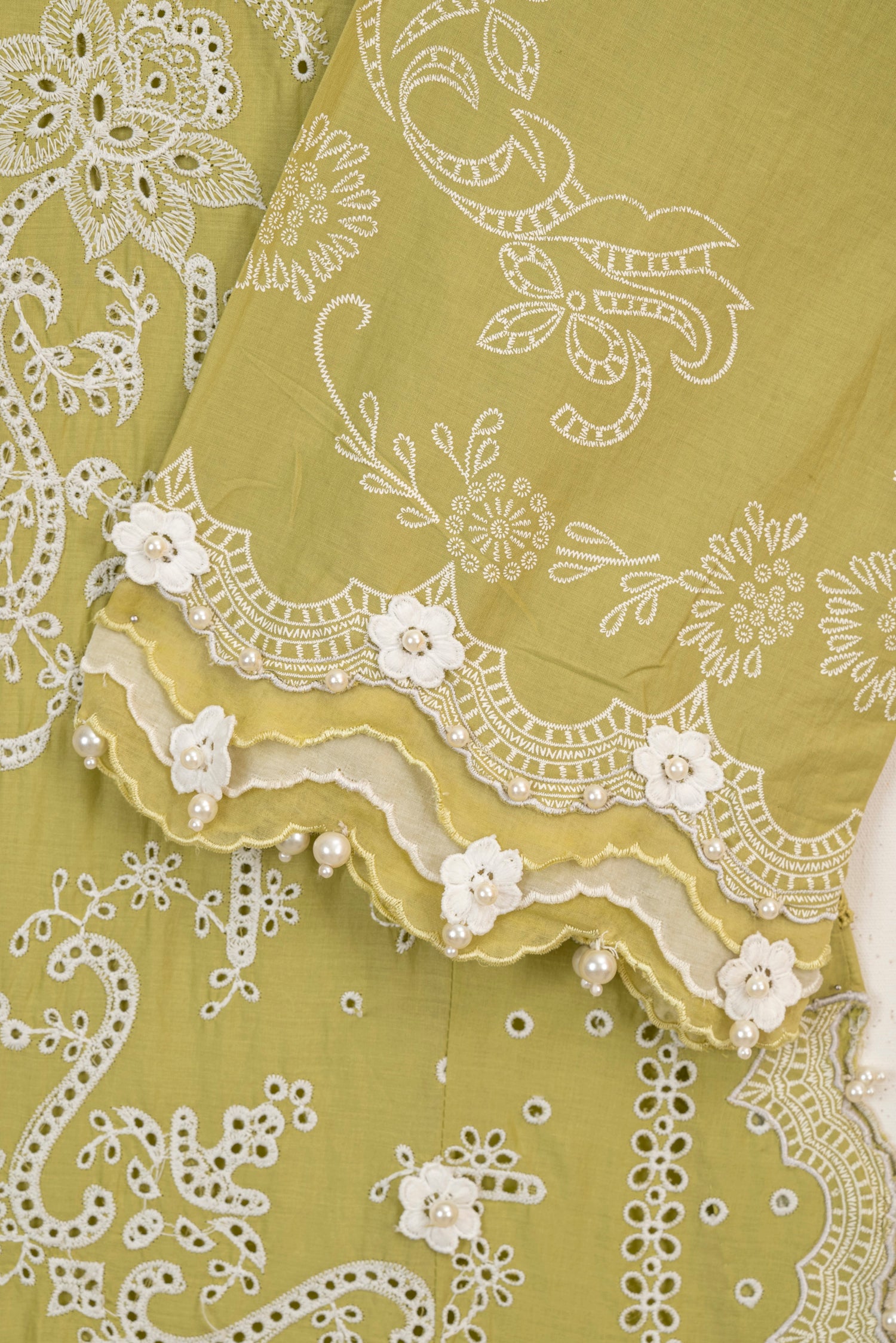 Sana Safinaz Muzlin 15A Embroidered Lawn 3 Piece Suit SAN342