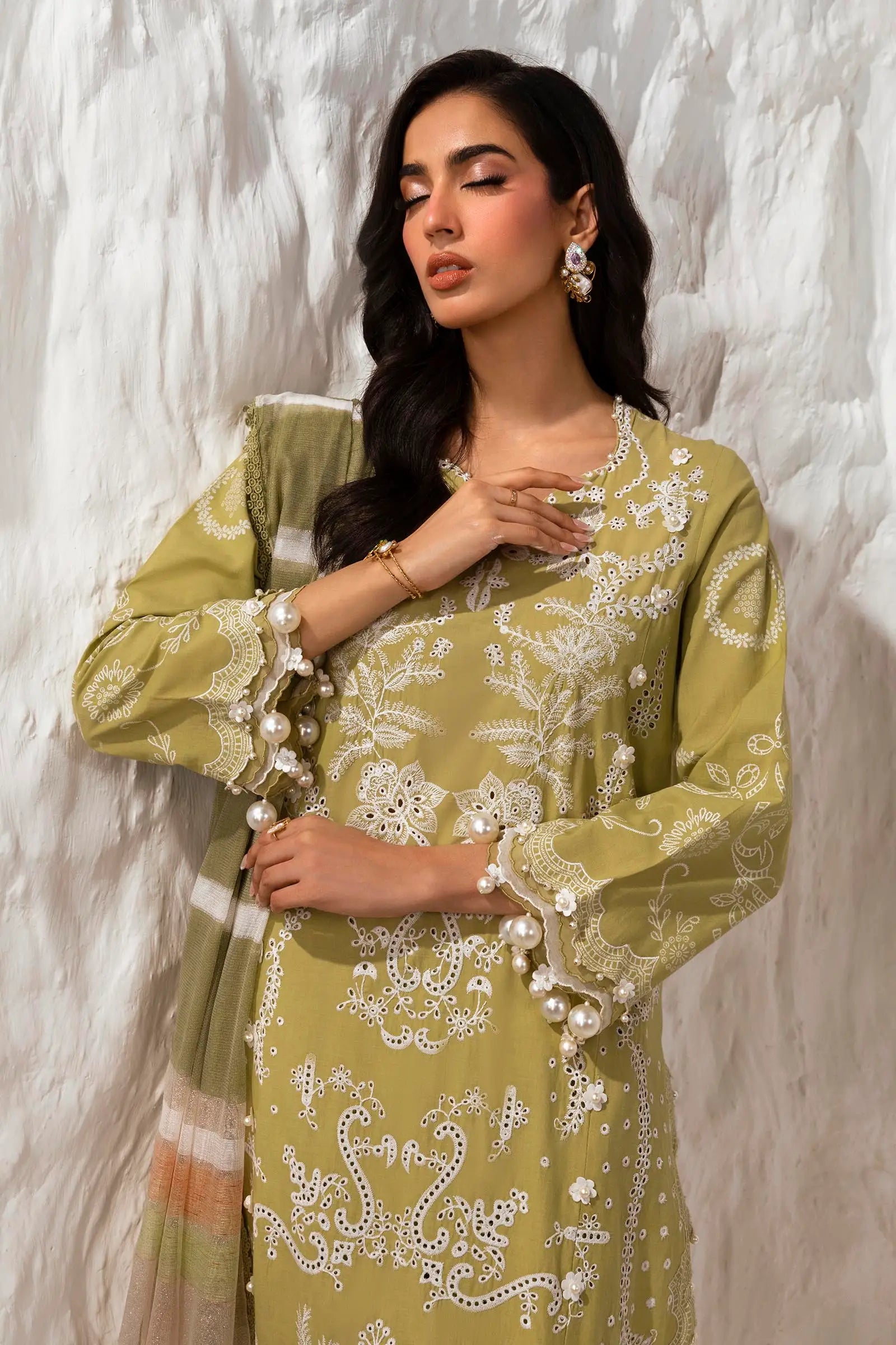 Sana Safinaz Muzlin 15A Embroidered Lawn 3 Piece Suit SAN342