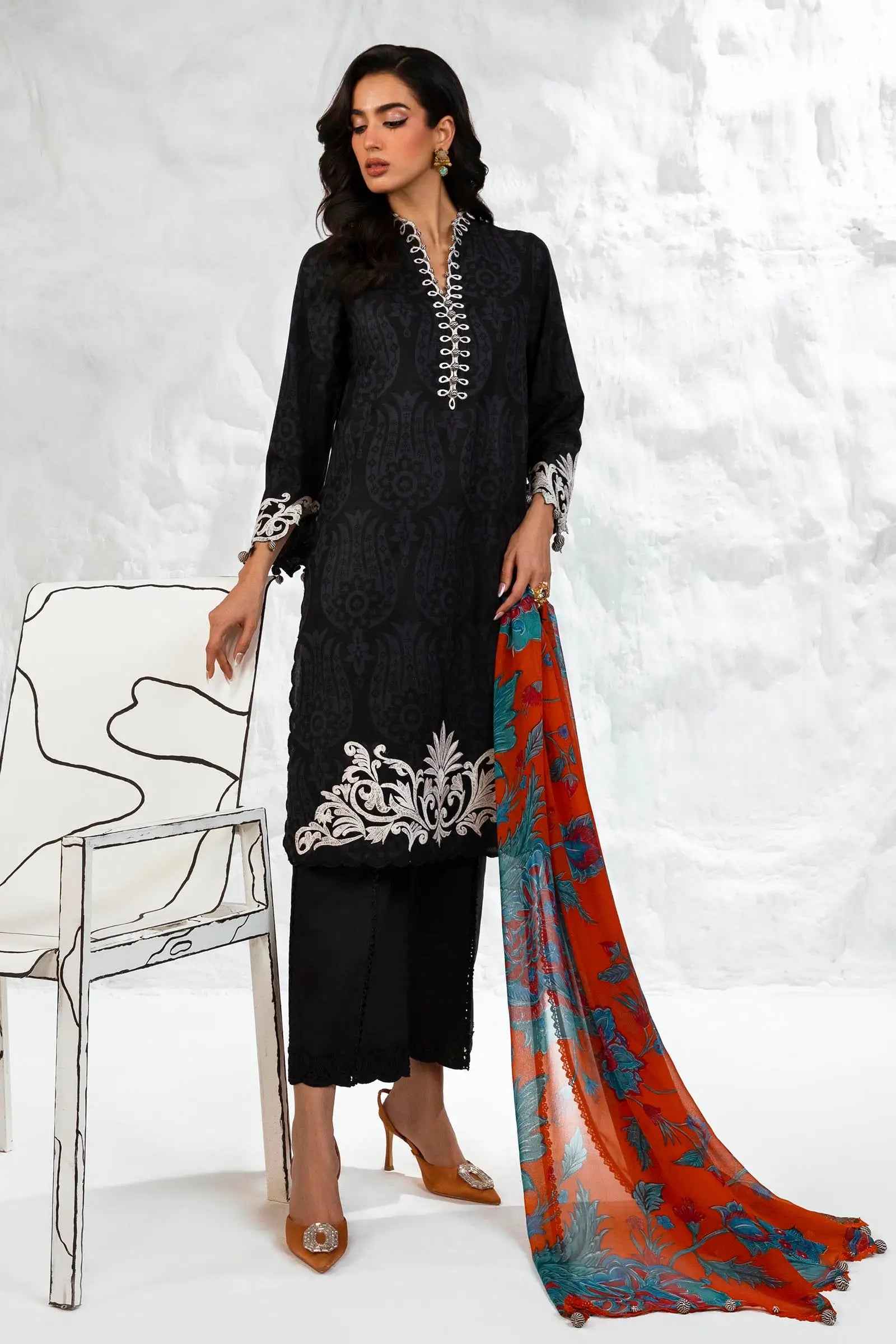 Sana Safinaz Muzlin 3A Embroidered Lawn 3 Piece Suit SAN337