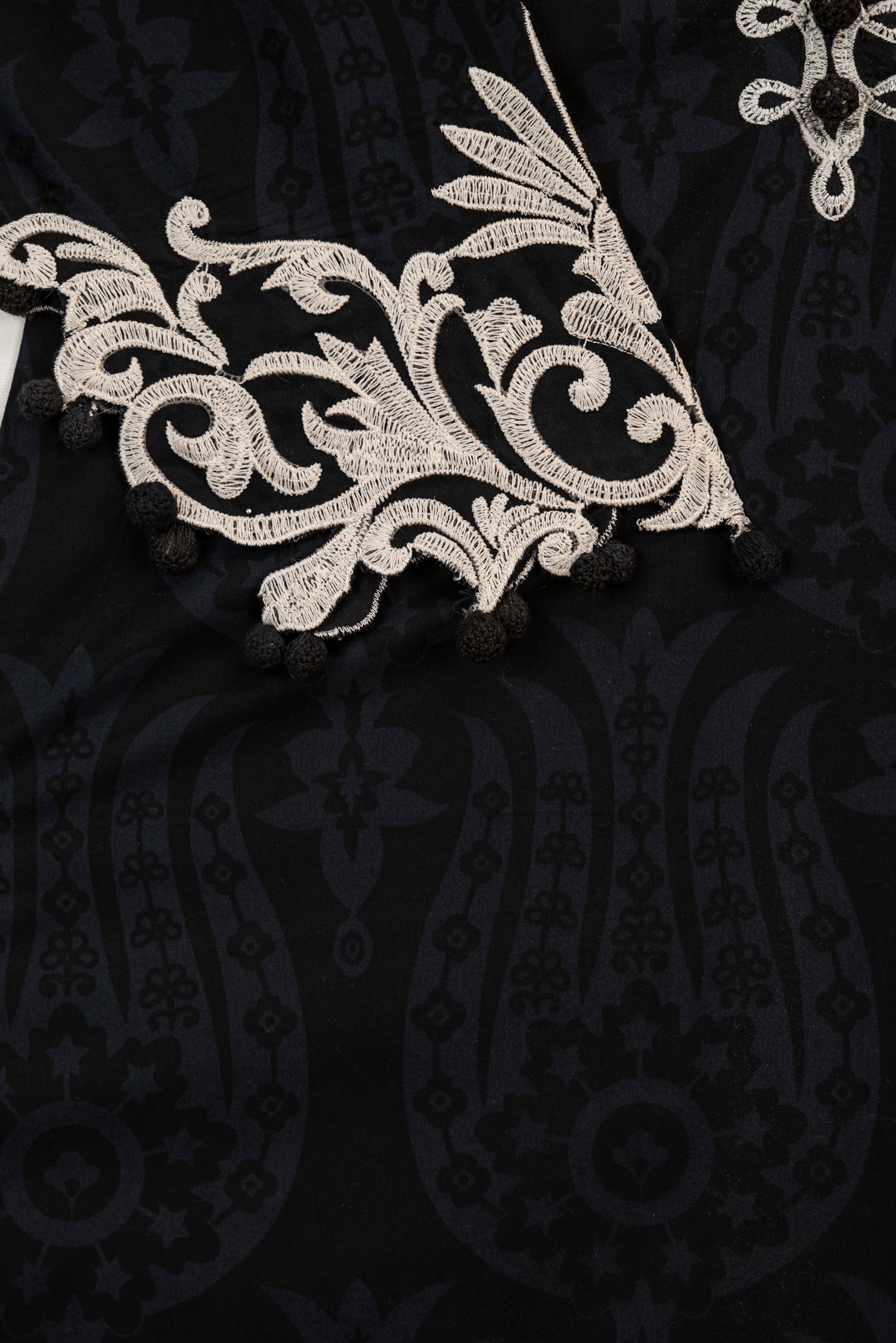 Sana Safinaz Muzlin 3A Embroidered Lawn 3 Piece Suit SAN337