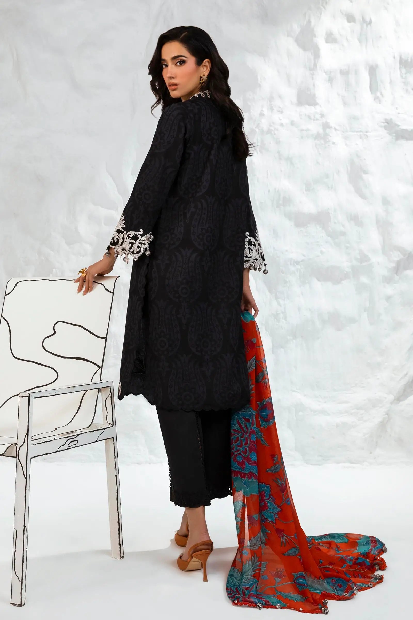 Sana Safinaz Muzlin 3A Embroidered Lawn 3 Piece Suit SAN337