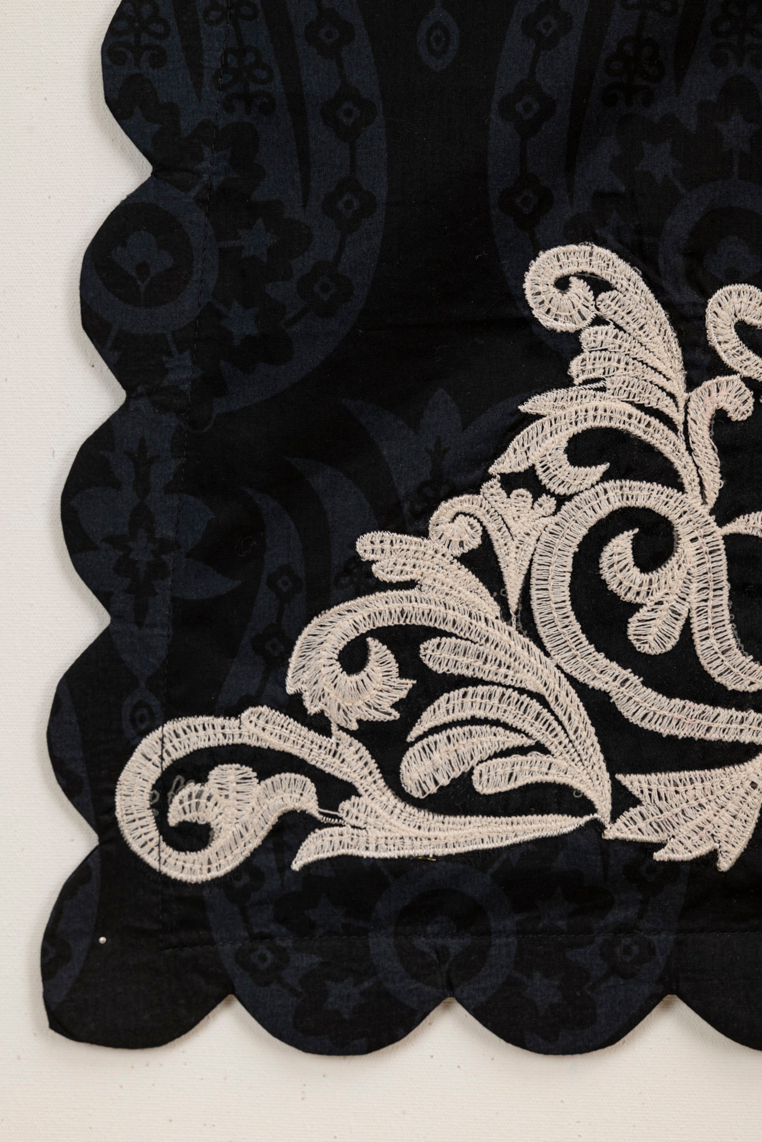 Sana Safinaz Muzlin 3A Embroidered Lawn 3 Piece Suit SAN337