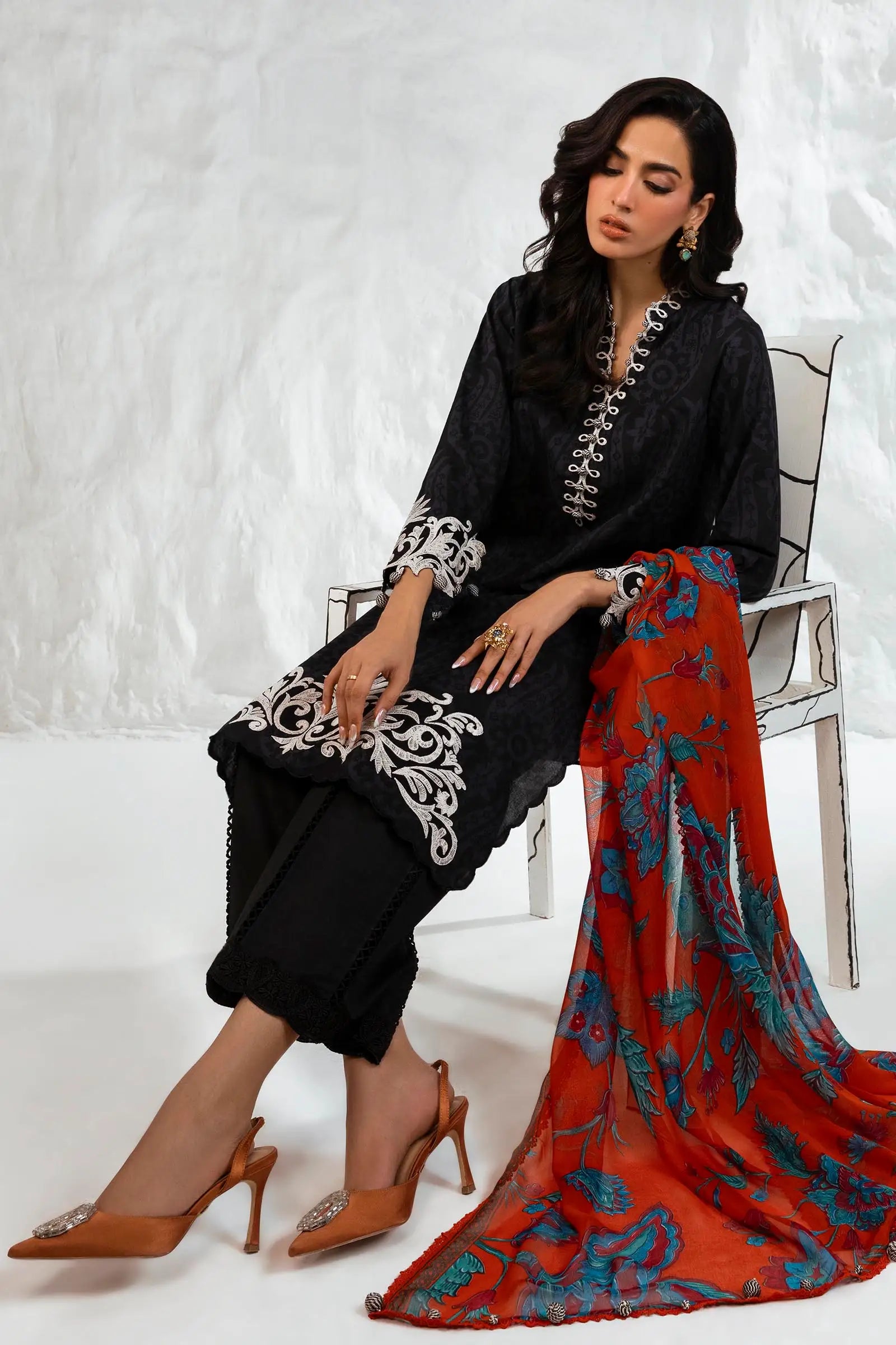 Sana Safinaz Muzlin 3A Embroidered Lawn 3 Piece Suit SAN337