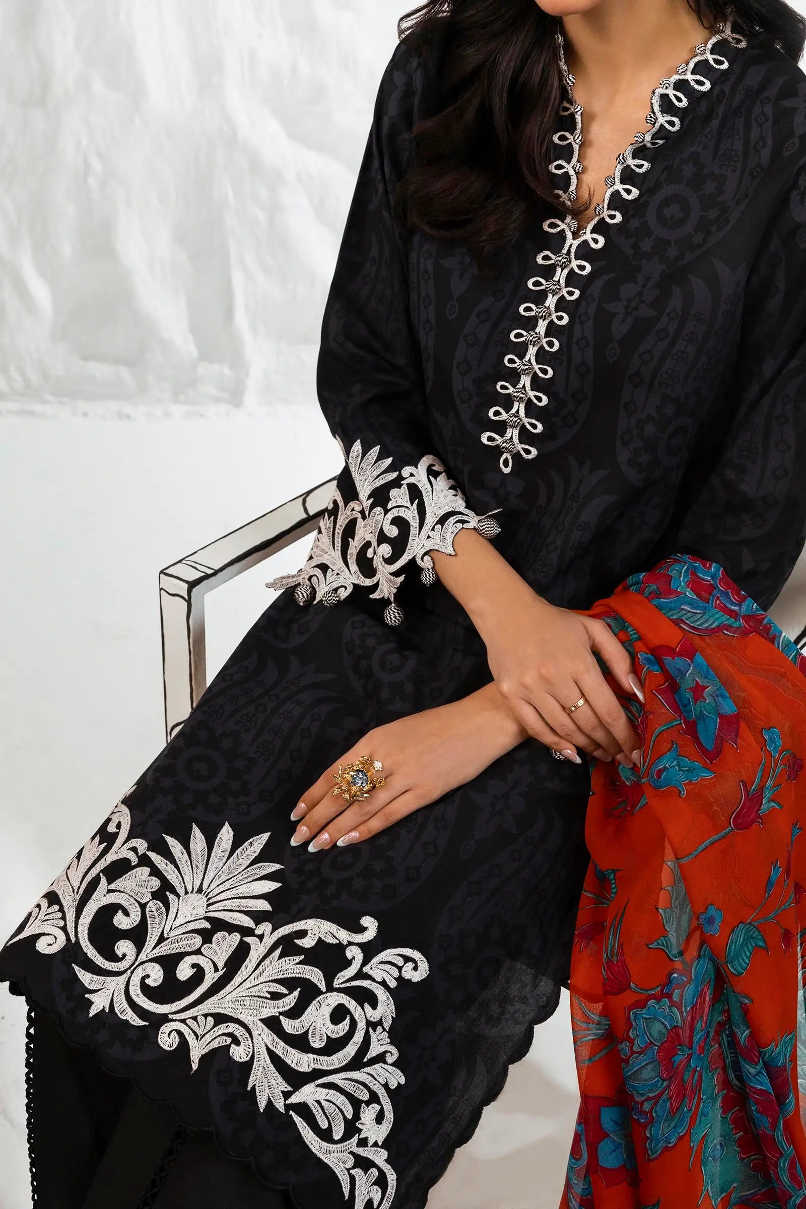 Sana Safinaz Muzlin 3A Embroidered Lawn 3 Piece Suit SAN337