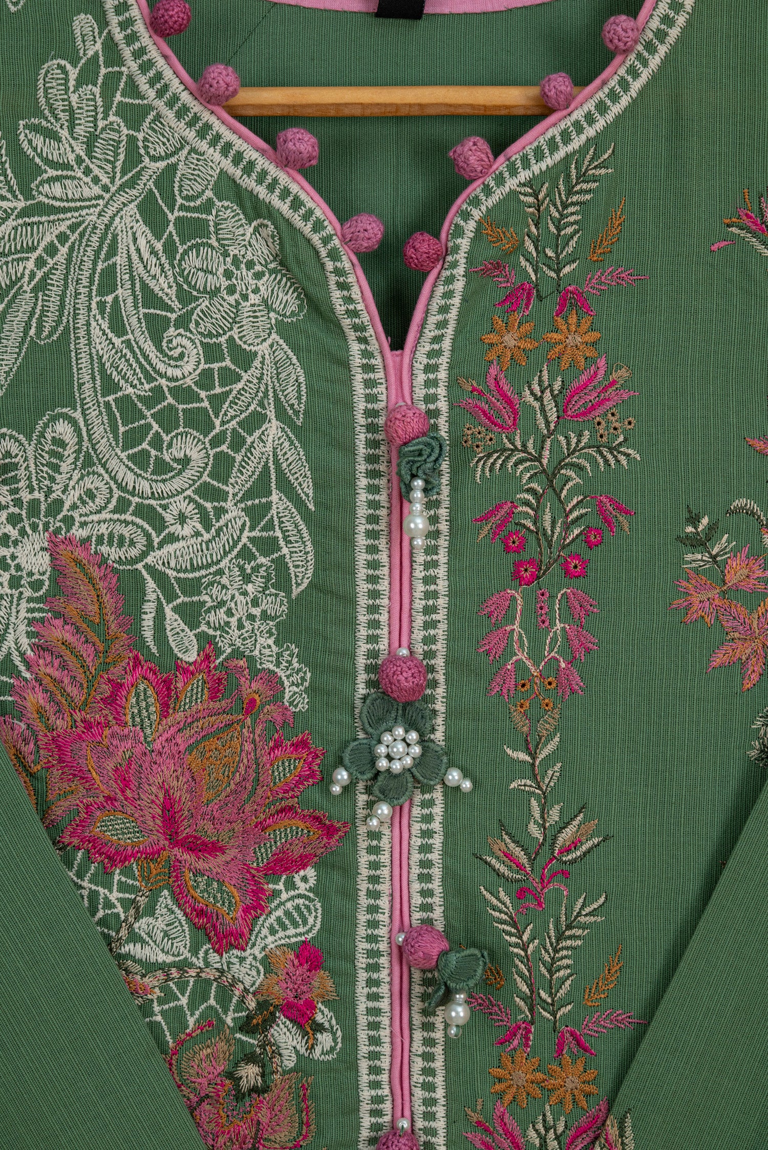 Sana Safinaz Muzlin 2B Embroidered Khaddar 3 Piece Suit SAN323