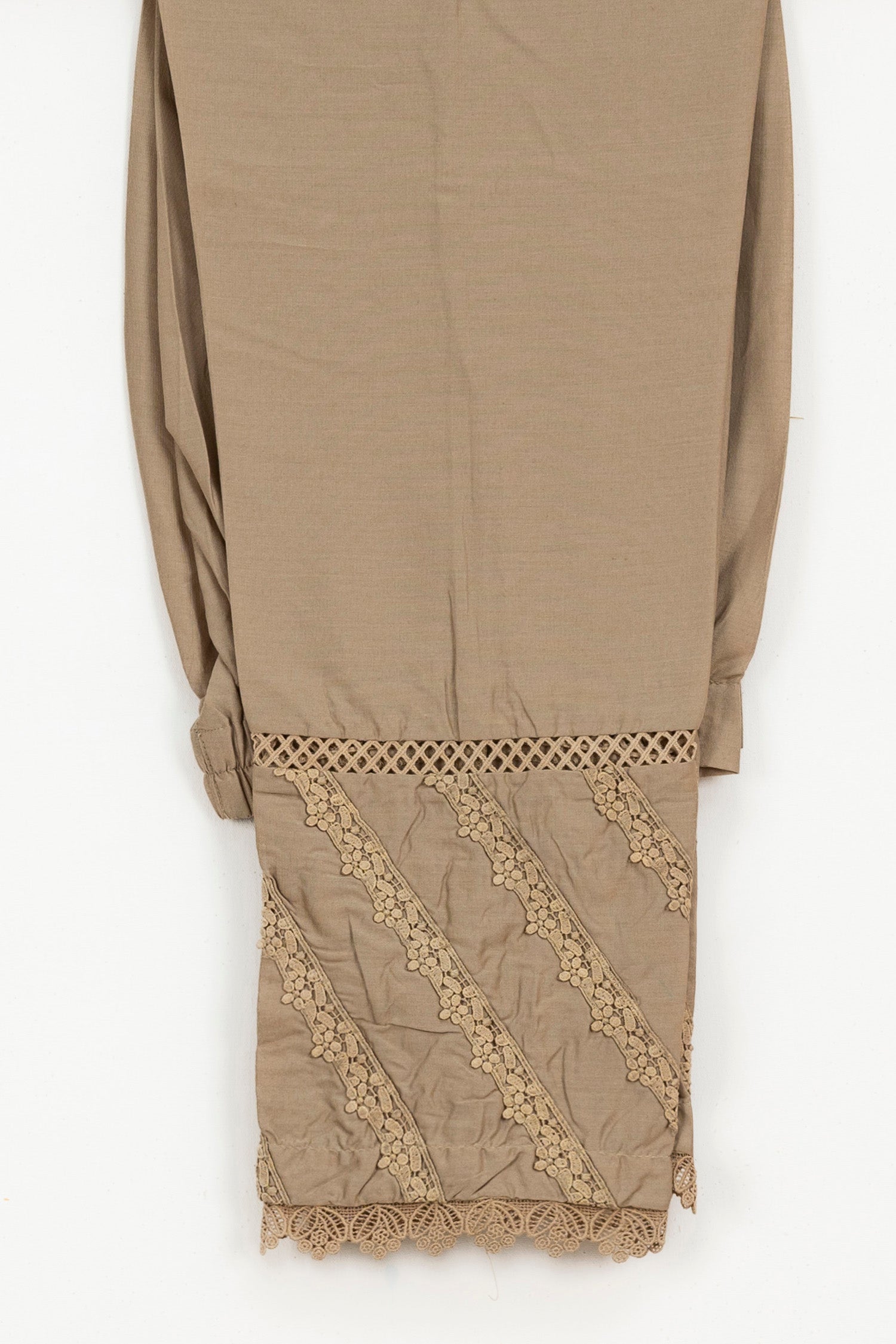 Sana Safinaz Muzlin 3A Embroidered Khaddar 3 Piece Suit SAN322