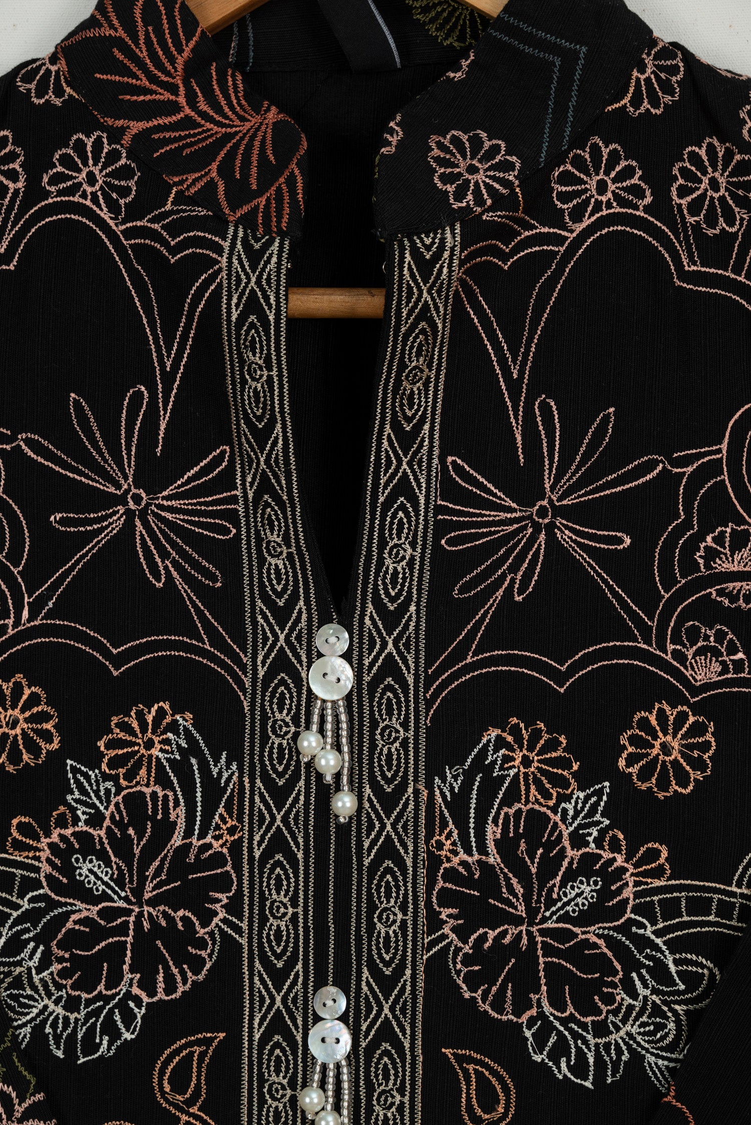 Sana Safinaz Muzlin 4B Embroidered Khaddar 3 Piece Suit SAN324