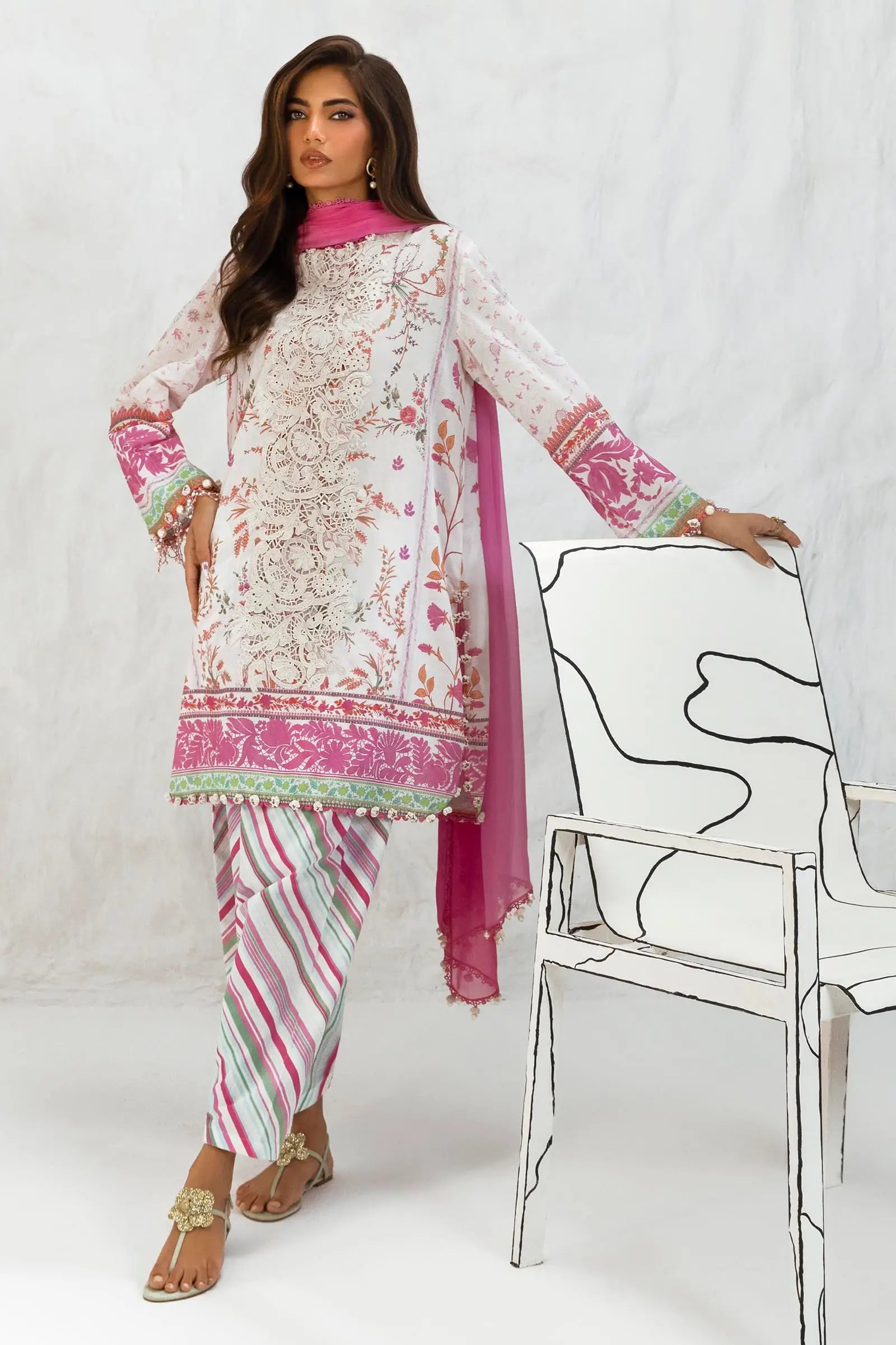 Sana Safinaz Muzlin 5B Embroidered Lawn 3 Piece Shalwar Kameez SAN338