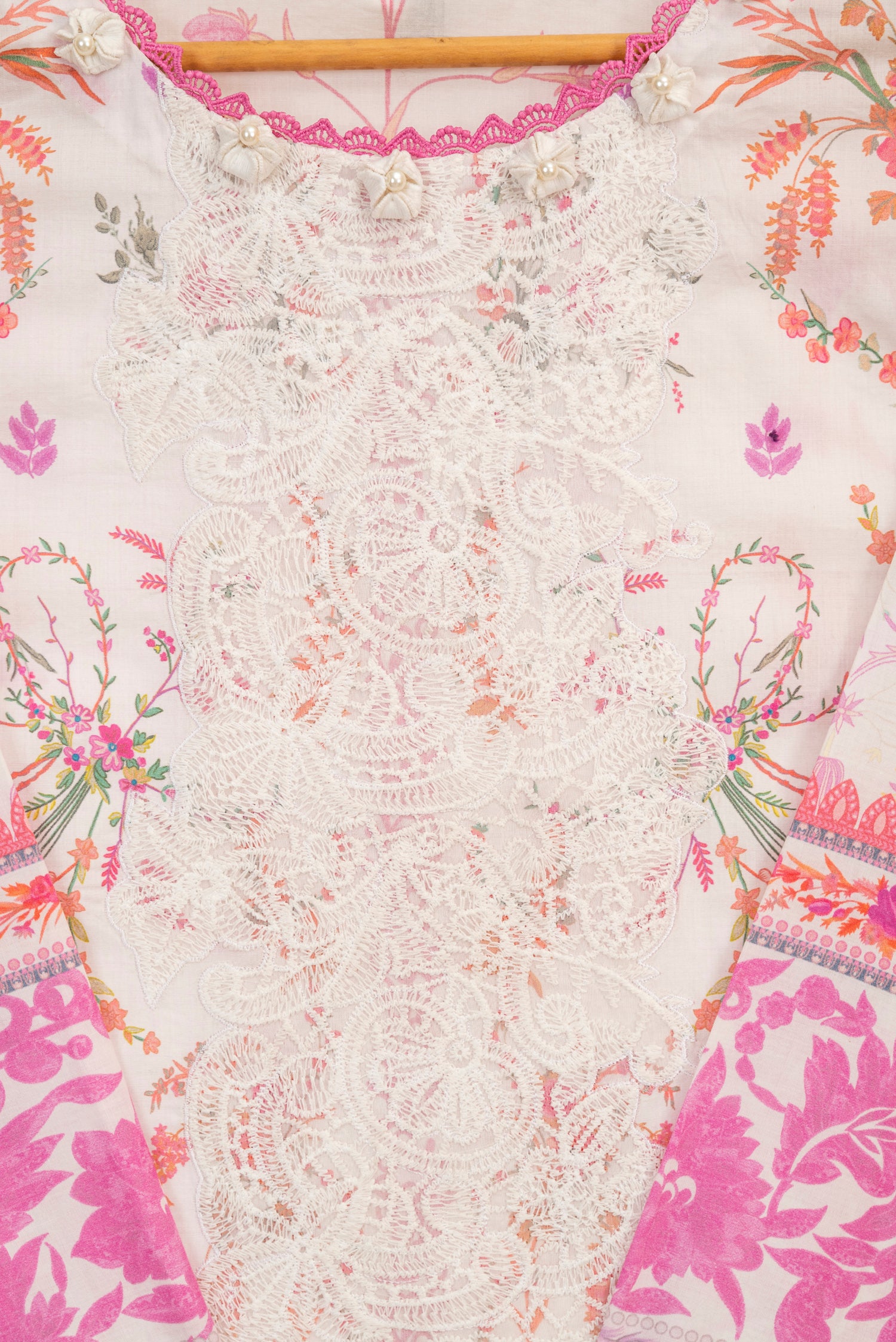 Sana Safinaz Muzlin 5B Embroidered Lawn 3 Piece Shalwar Kameez SAN338