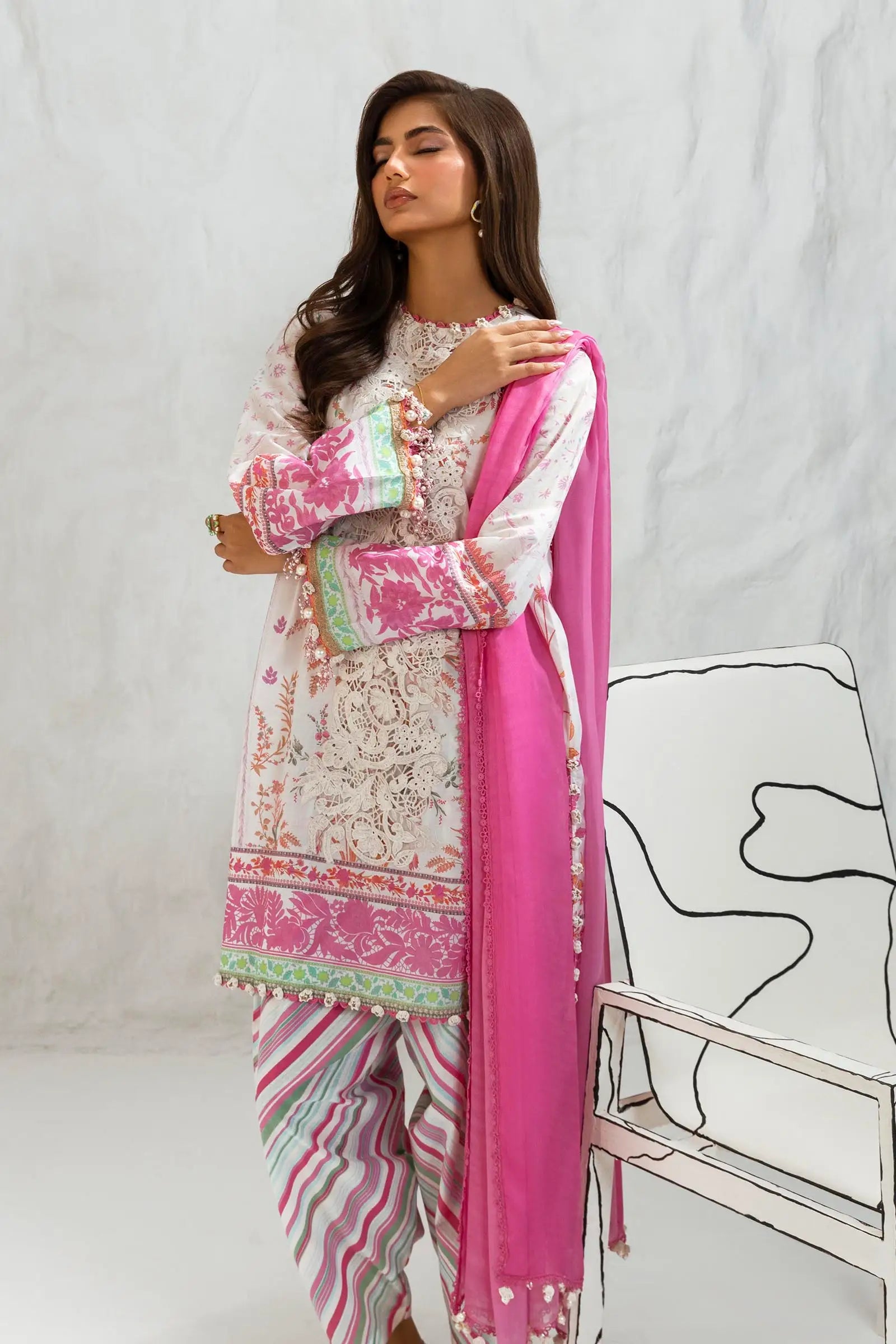 Sana Safinaz Muzlin 5B Embroidered Lawn 3 Piece Shalwar Kameez SAN338