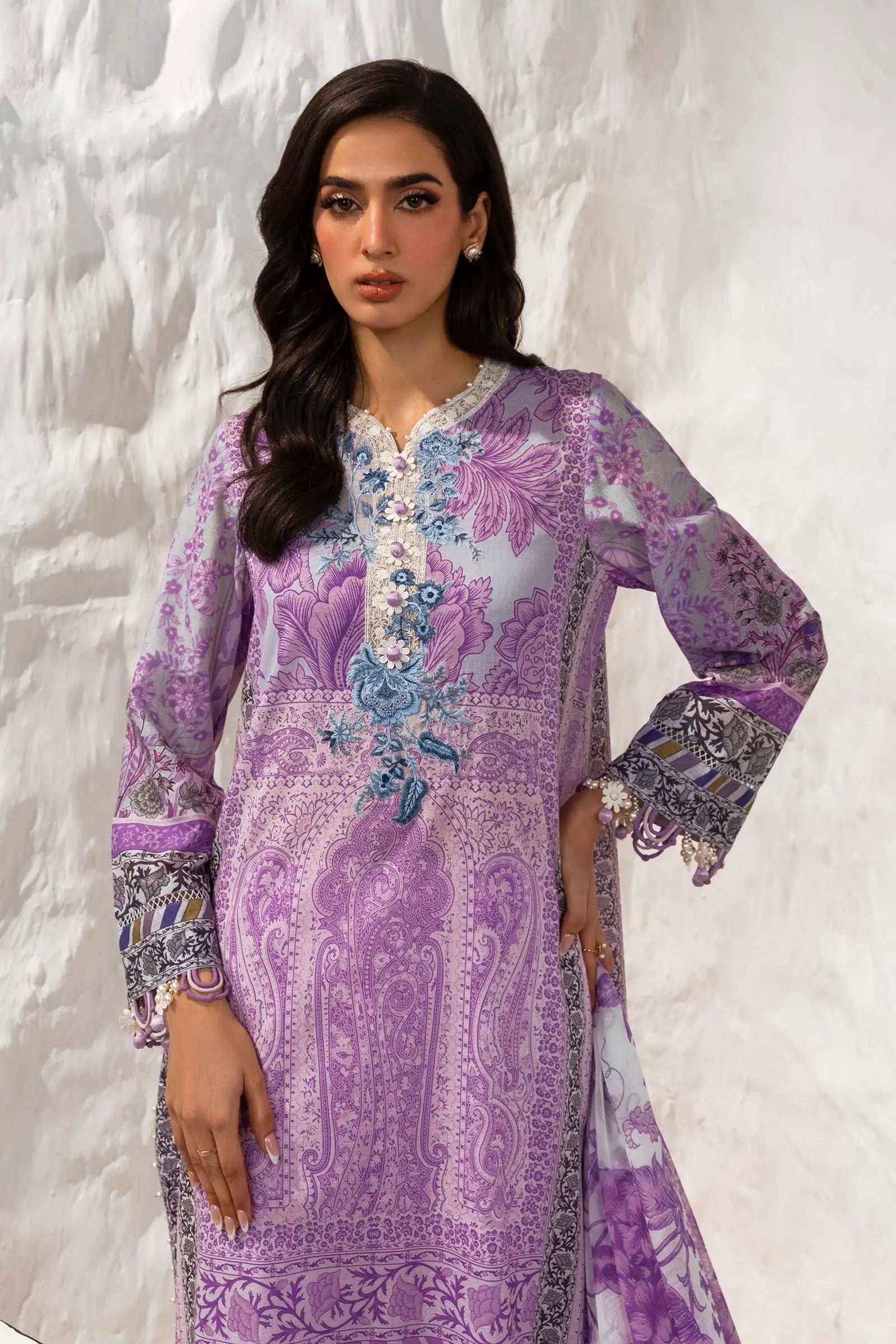 Sana Safinaz Muzlin 6B Embroidered Lawn 3 Piece Suit SAN339
