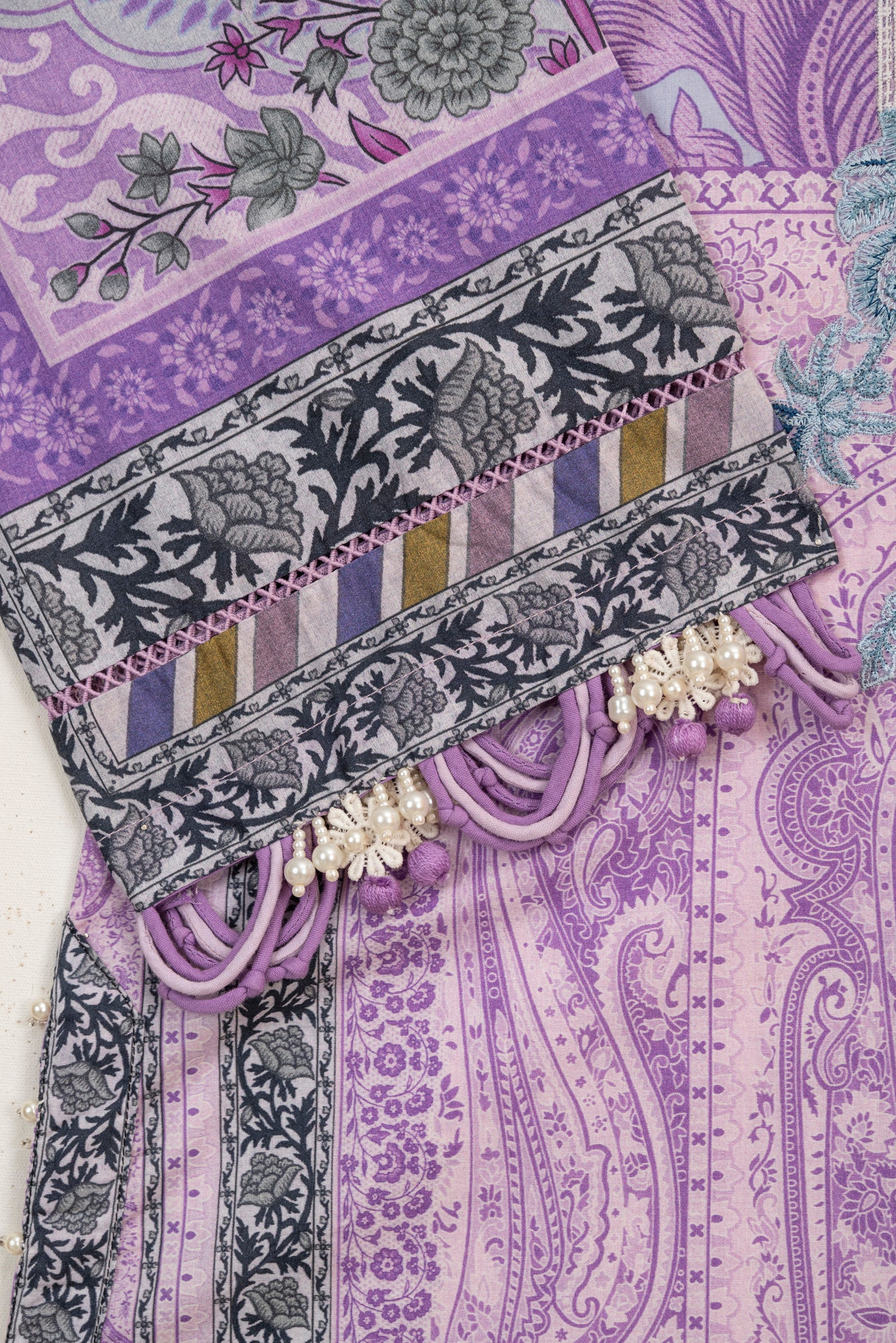 Sana Safinaz Muzlin 6B Embroidered Lawn 3 Piece Suit SAN339