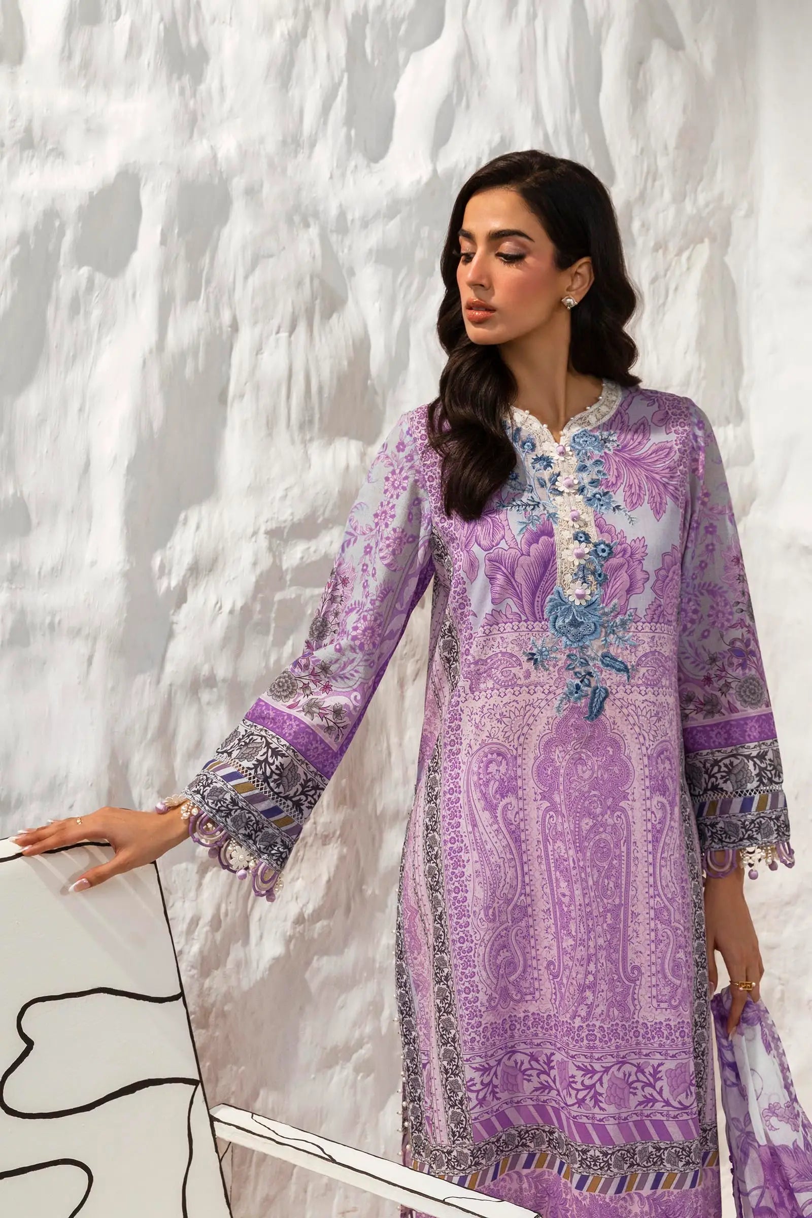 Sana Safinaz Muzlin 6B Embroidered Lawn 3 Piece Suit SAN339
