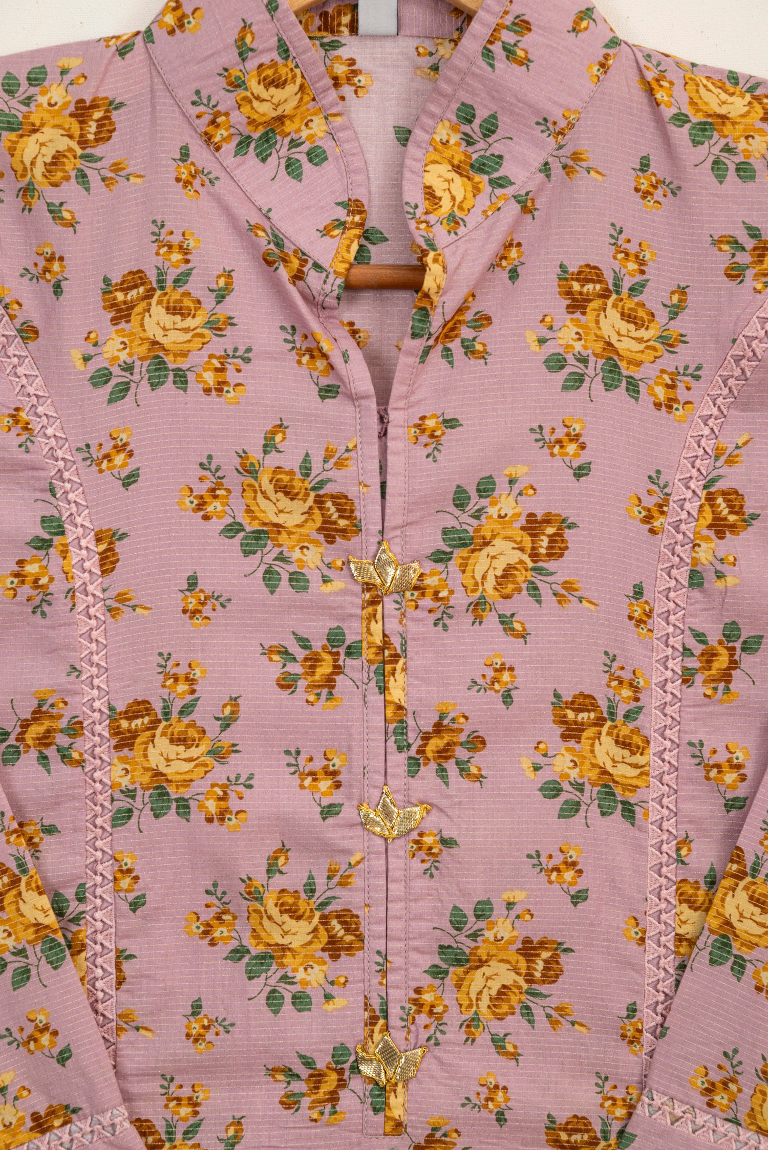 Sapphire Zari Lawn 3 Piece Suit SAP204