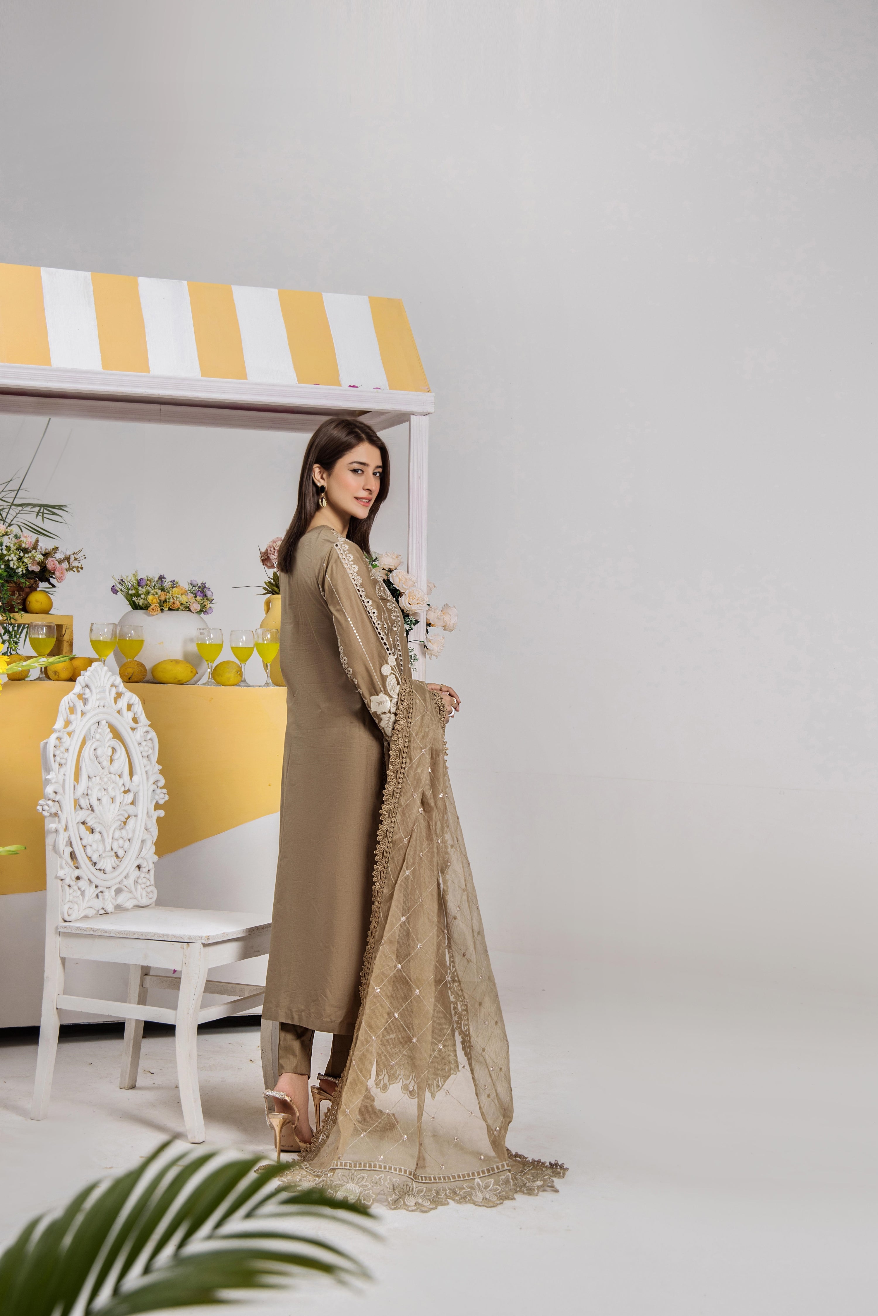 Traditional Thread Embroidered Luxury Lawn 3 Piece Suit TRA20