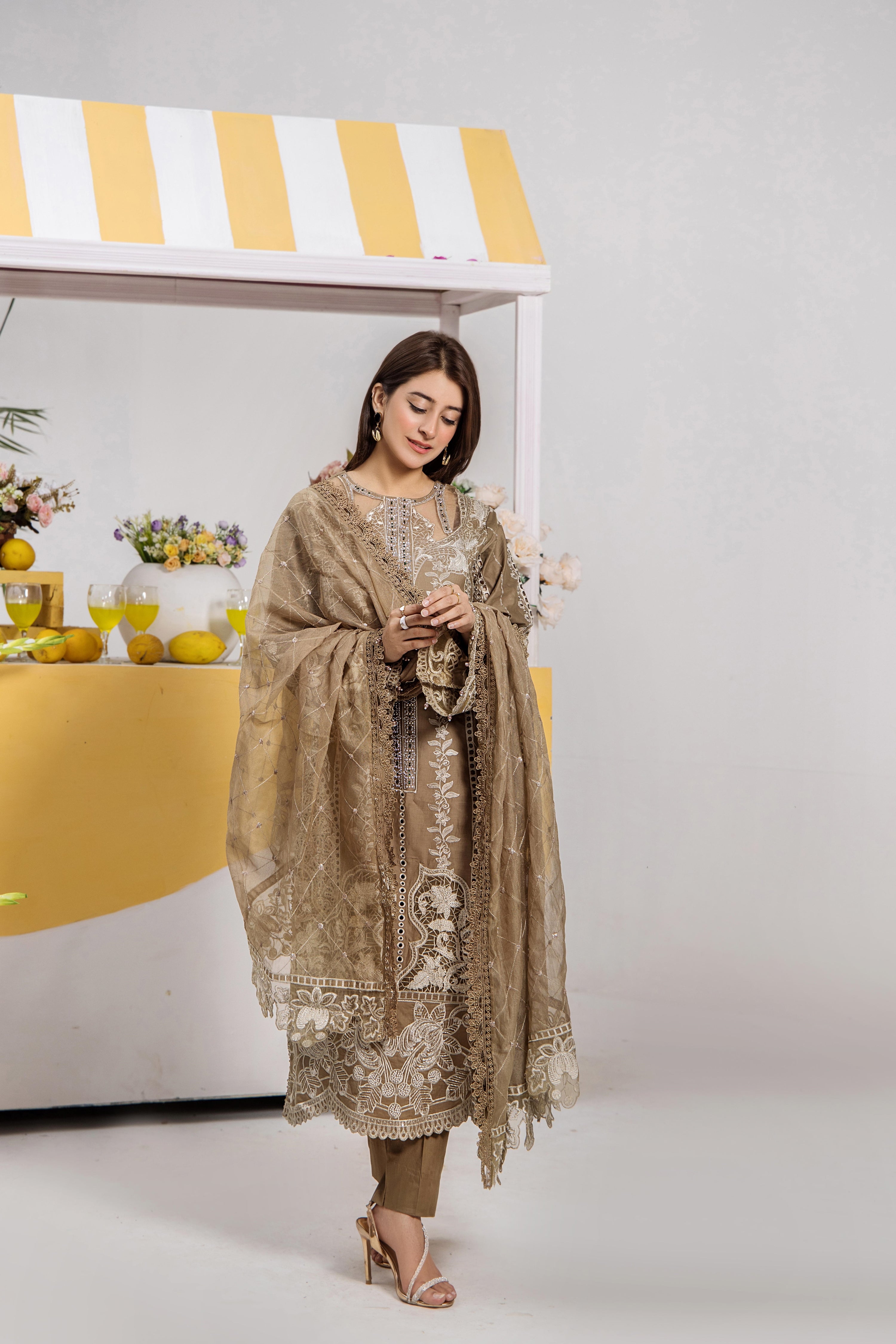 Traditional Thread Embroidered Luxury Lawn 3 Piece Suit TRA20