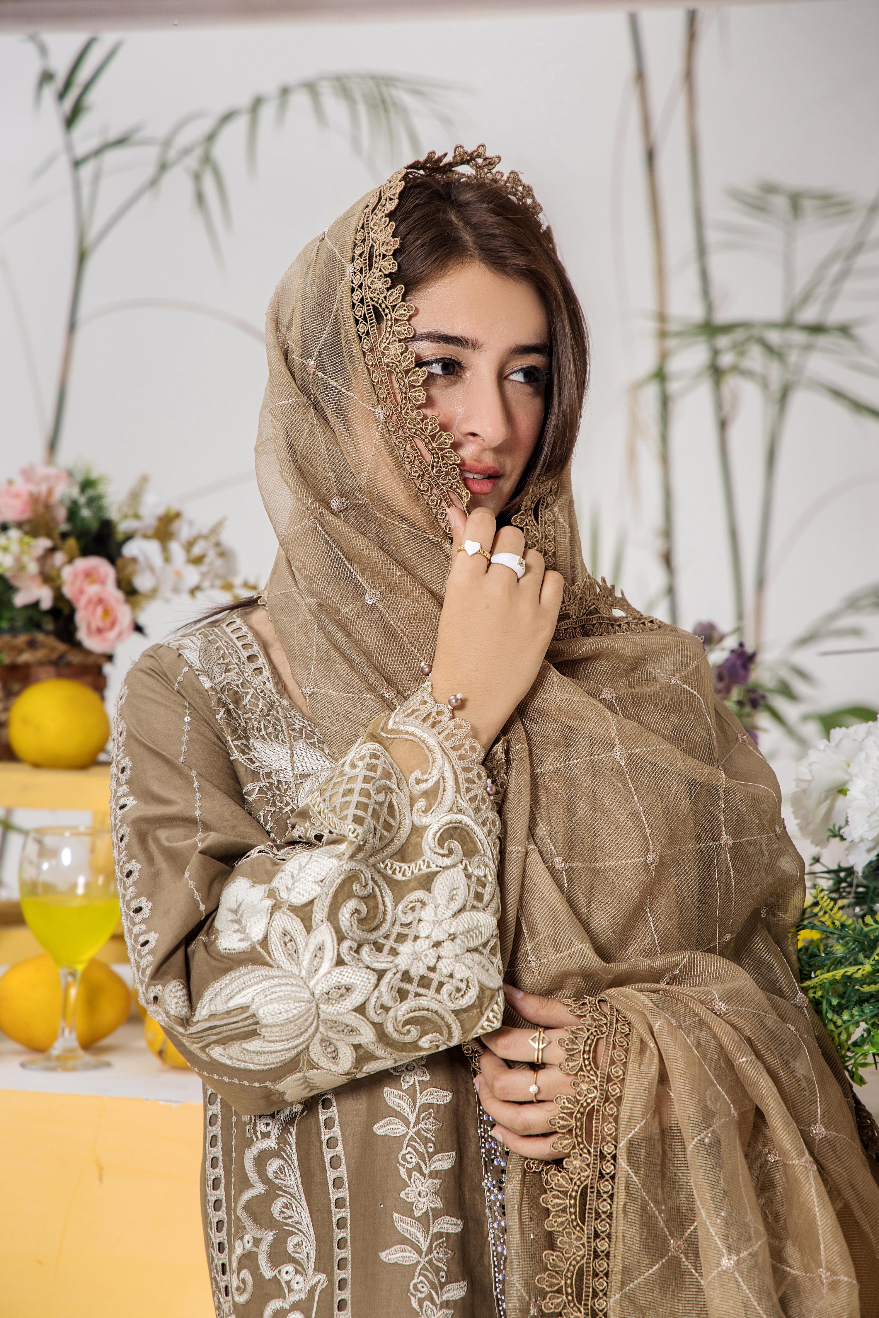 Traditional Thread Embroidered Luxury Lawn 3 Piece Suit TRA20