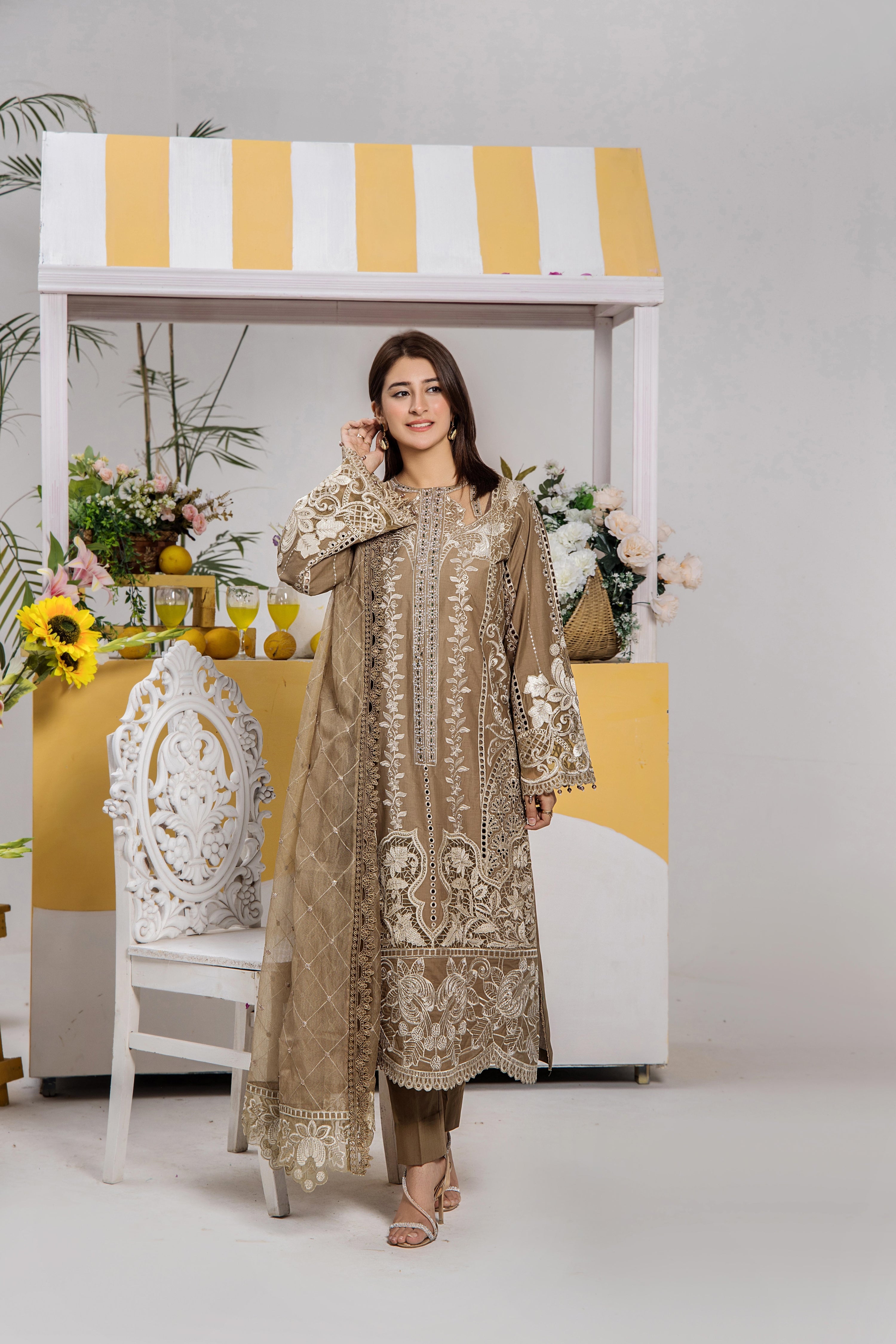 Traditional Thread Embroidered Luxury Lawn 3 Piece Suit TRA20