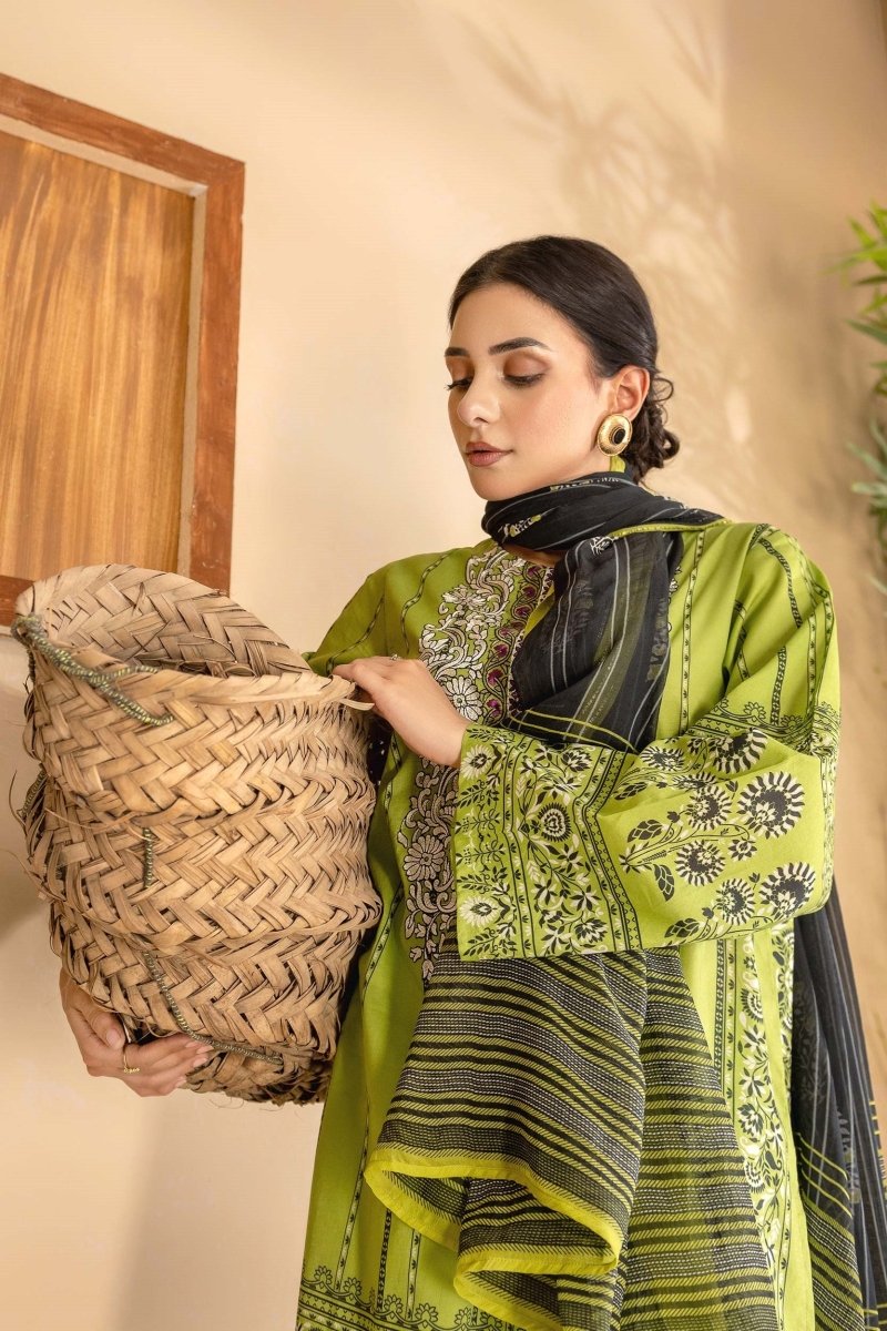 Limelight Embroidered Cambric Pakistani 3 Piece Suit LIM359-Designer dhaage