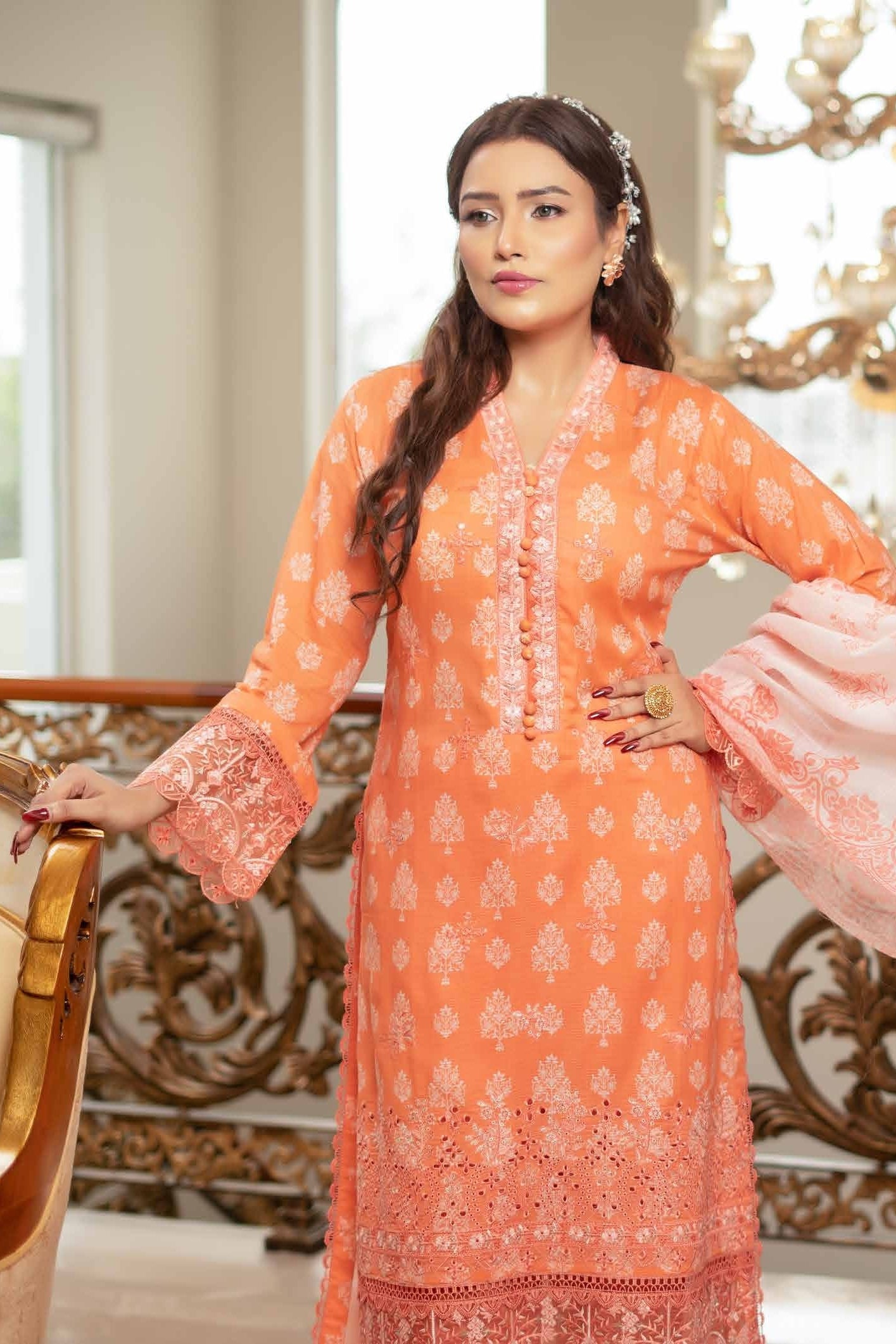 Munira Embroidered Lawn 3 Piece Suit MUN669
