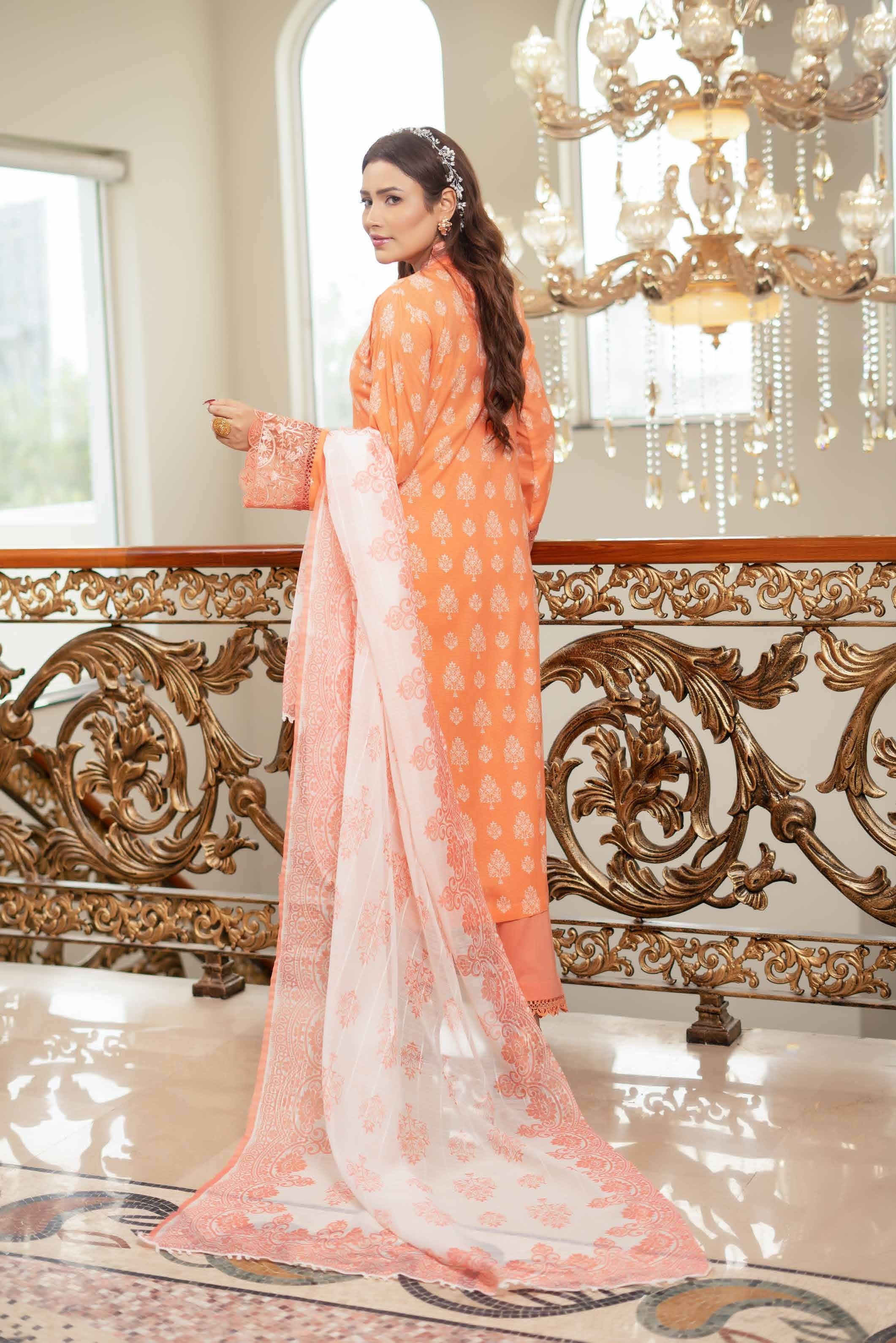 Munira Embroidered Lawn 3 Piece Suit MUN669