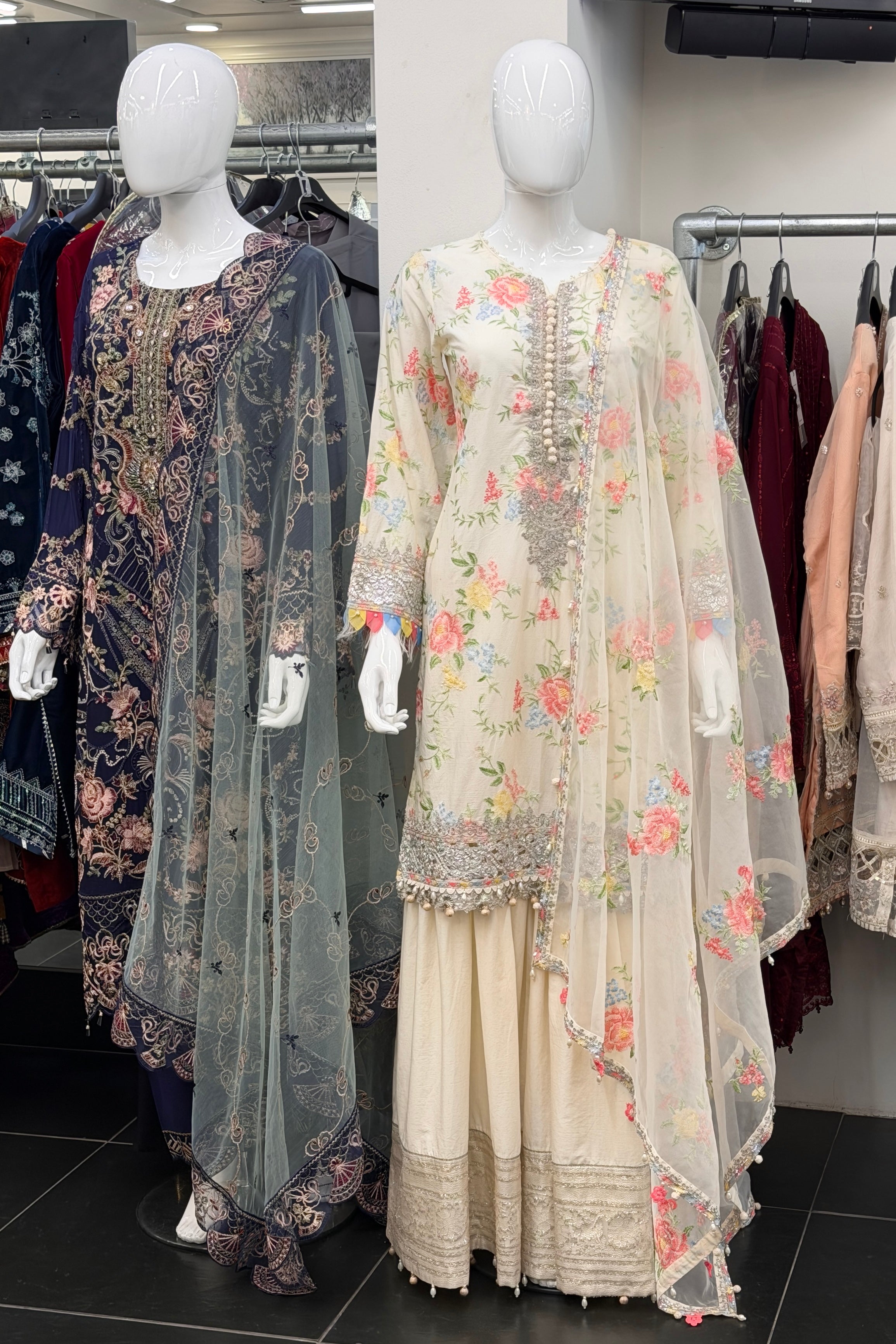 Maria B Luxury Lawn 3 Piece Gharara MAR186