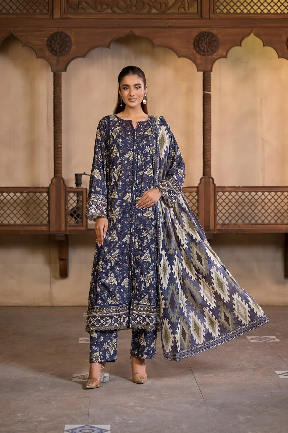 Bin Tayyab Embroidered Lawn 3 Piece Suit BIT03