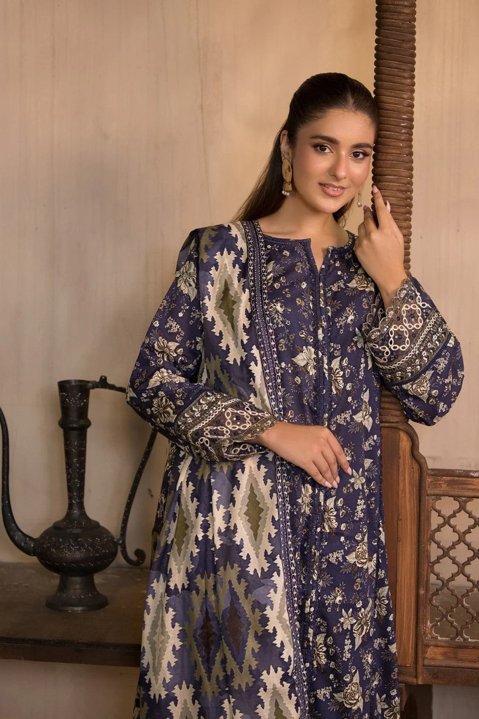 Bin Tayyab Embroidered Lawn 3 Piece Suit BIT03