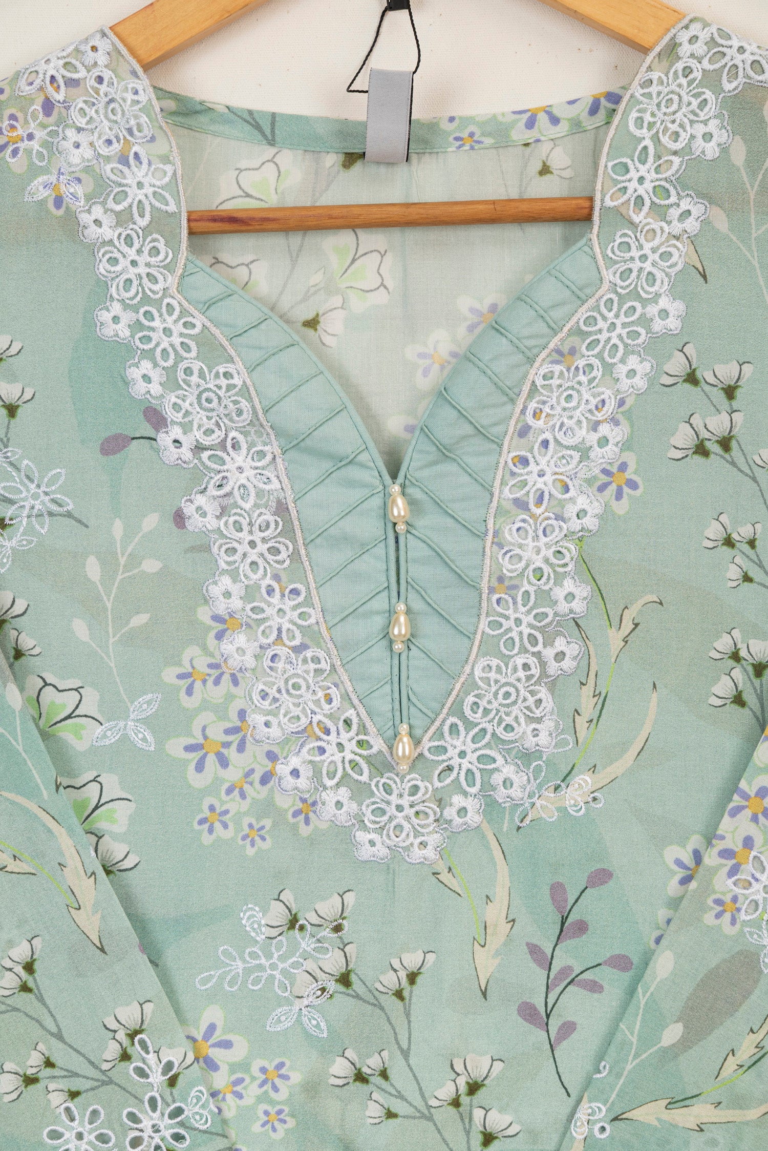 Farasha Embroidered Lawn 3 Piece Suit FAR21