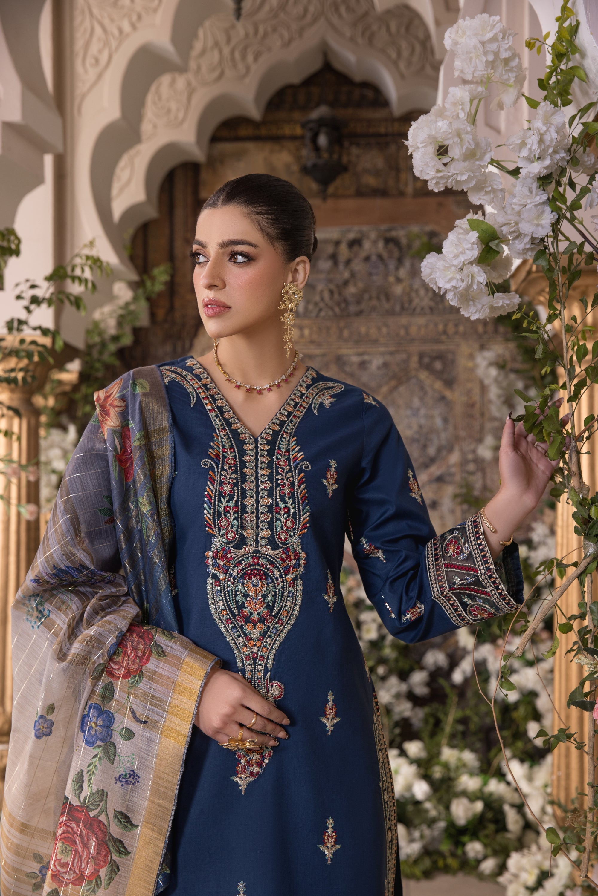 Heeras Embroidered Cambric 3 Piece Suit HEE07