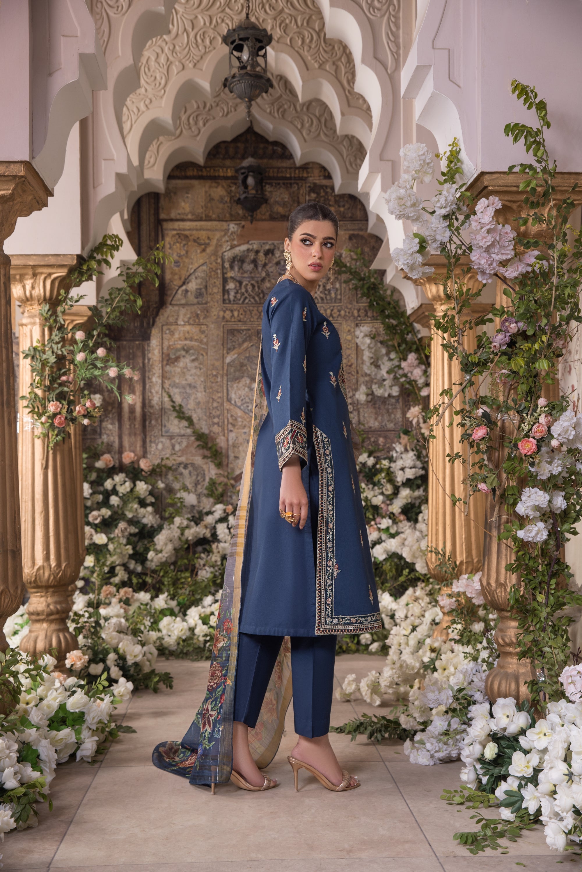 Heeras Embroidered Cambric 3 Piece Suit HEE07