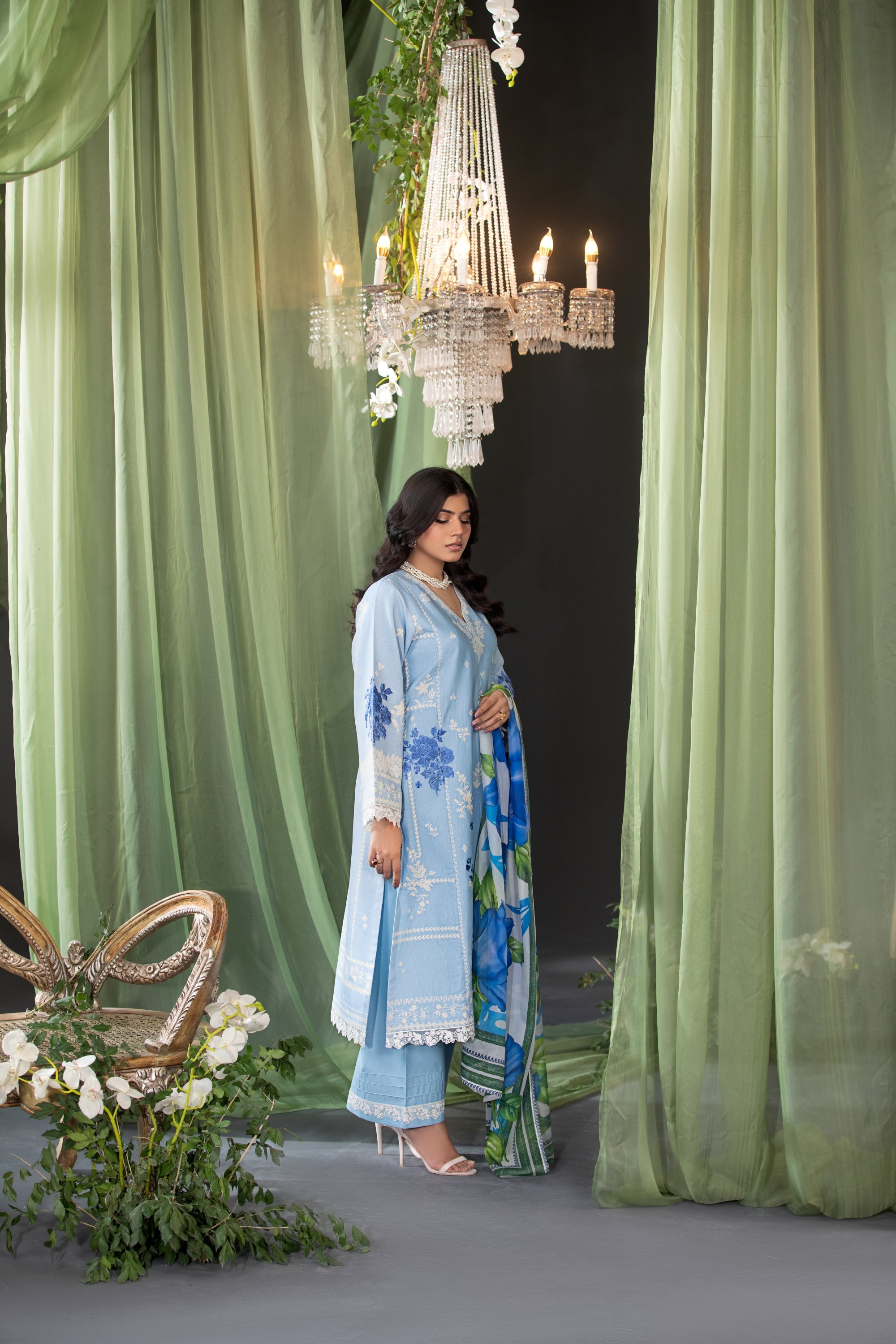 Heeras Embroidered Cambric 3 Piece Suit HEE09