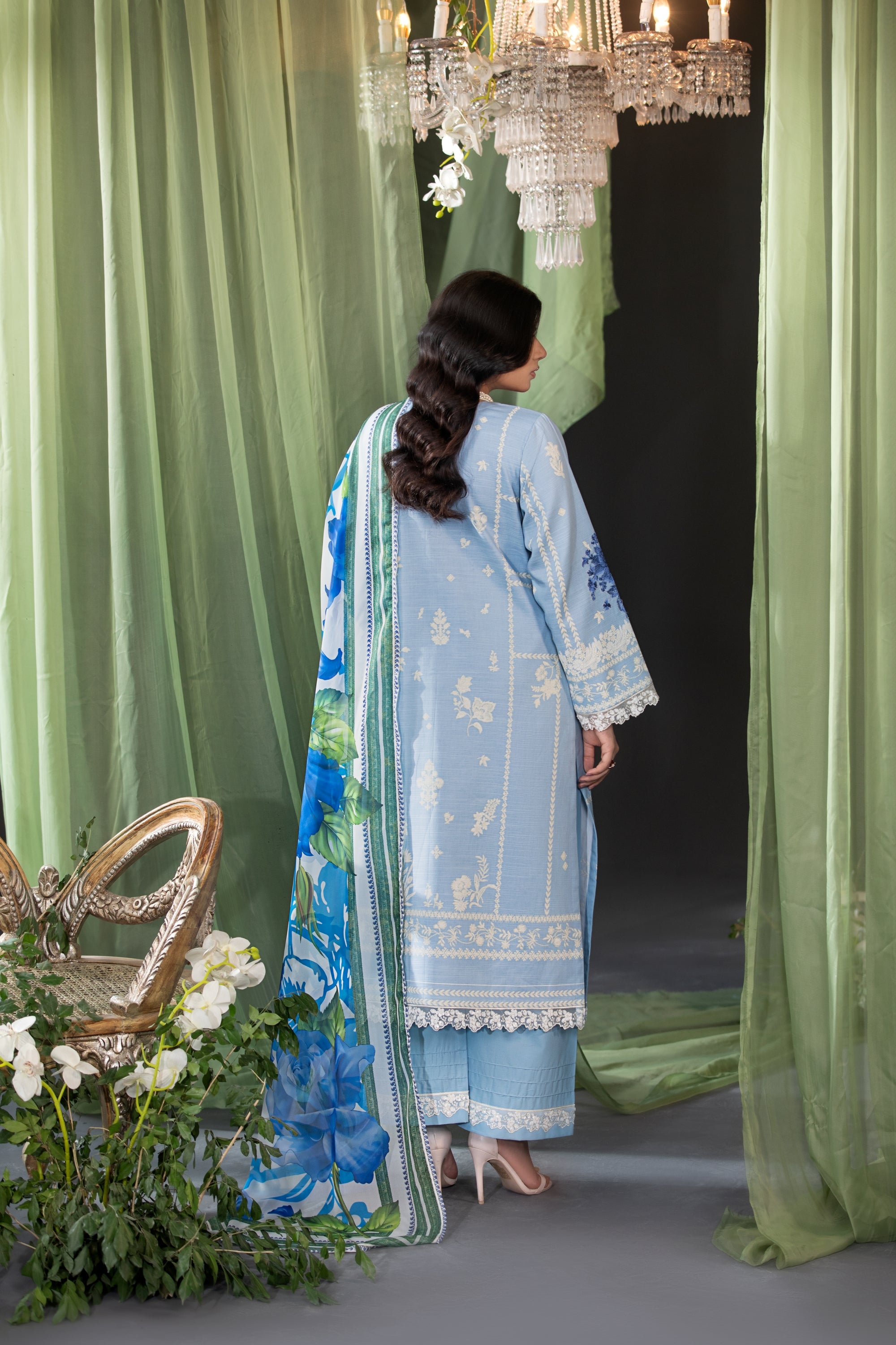 Heeras Embroidered Cambric 3 Piece Suit HEE09