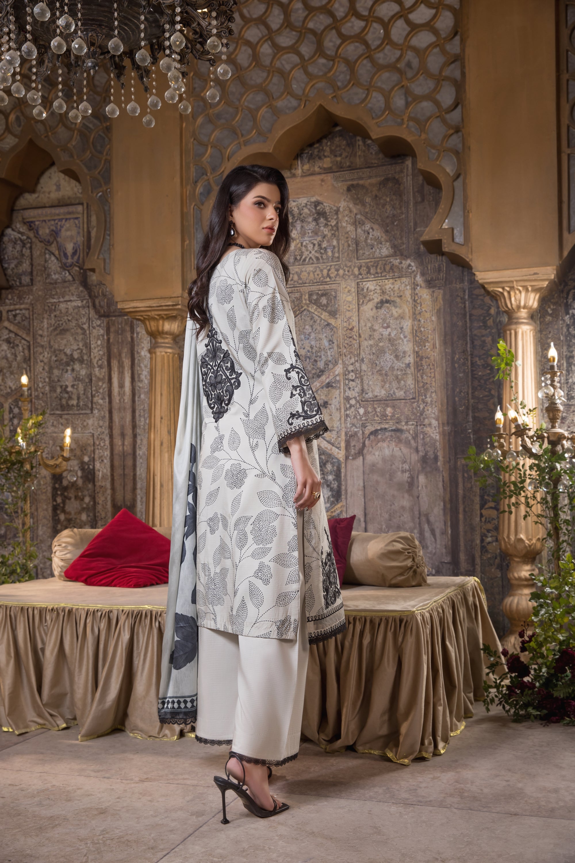 Heeras Embroidered Cambric 3 Piece Suit HEE12