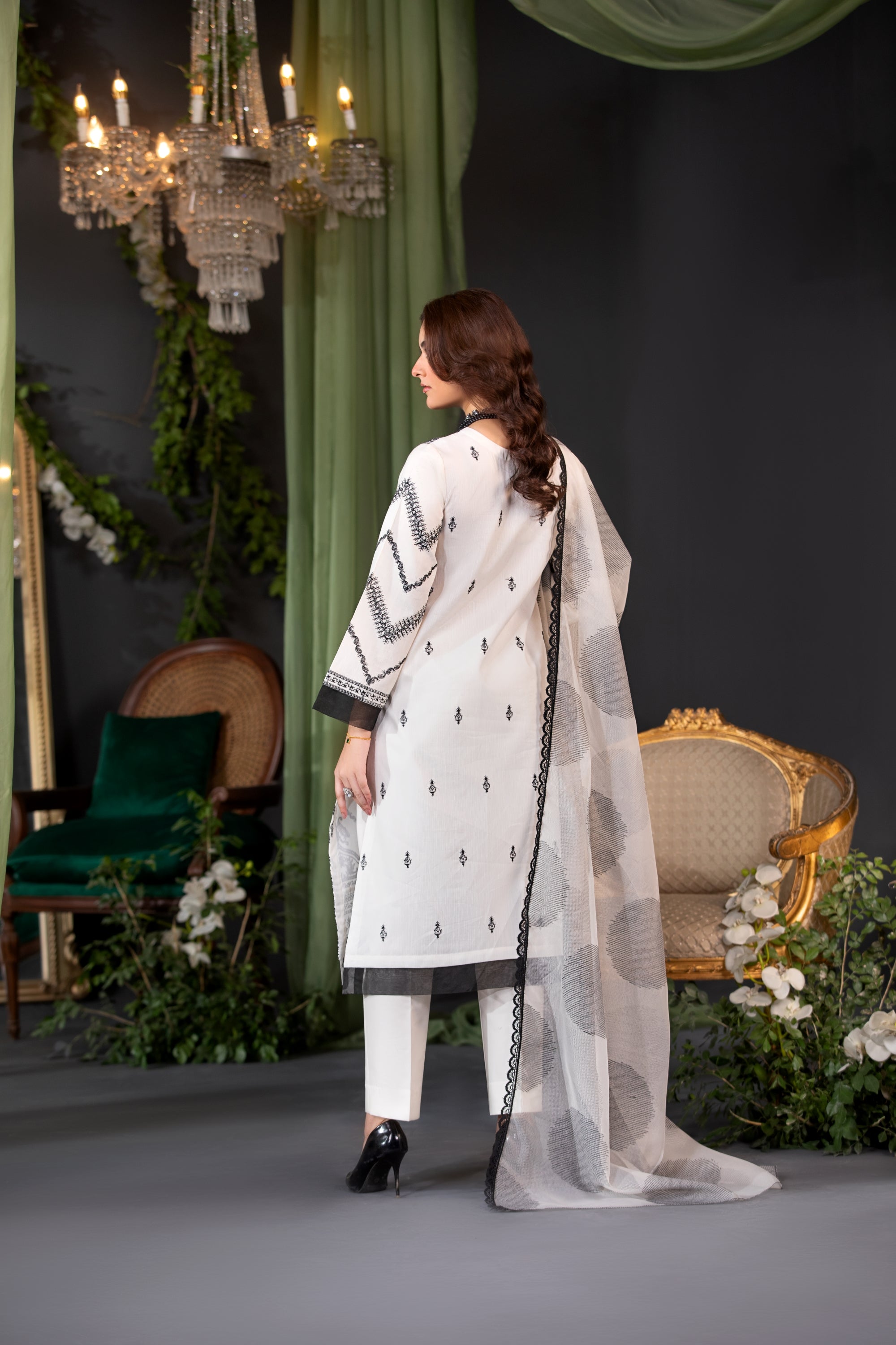 Heeras Embroidered Cambric 3 Piece Suit HEE16