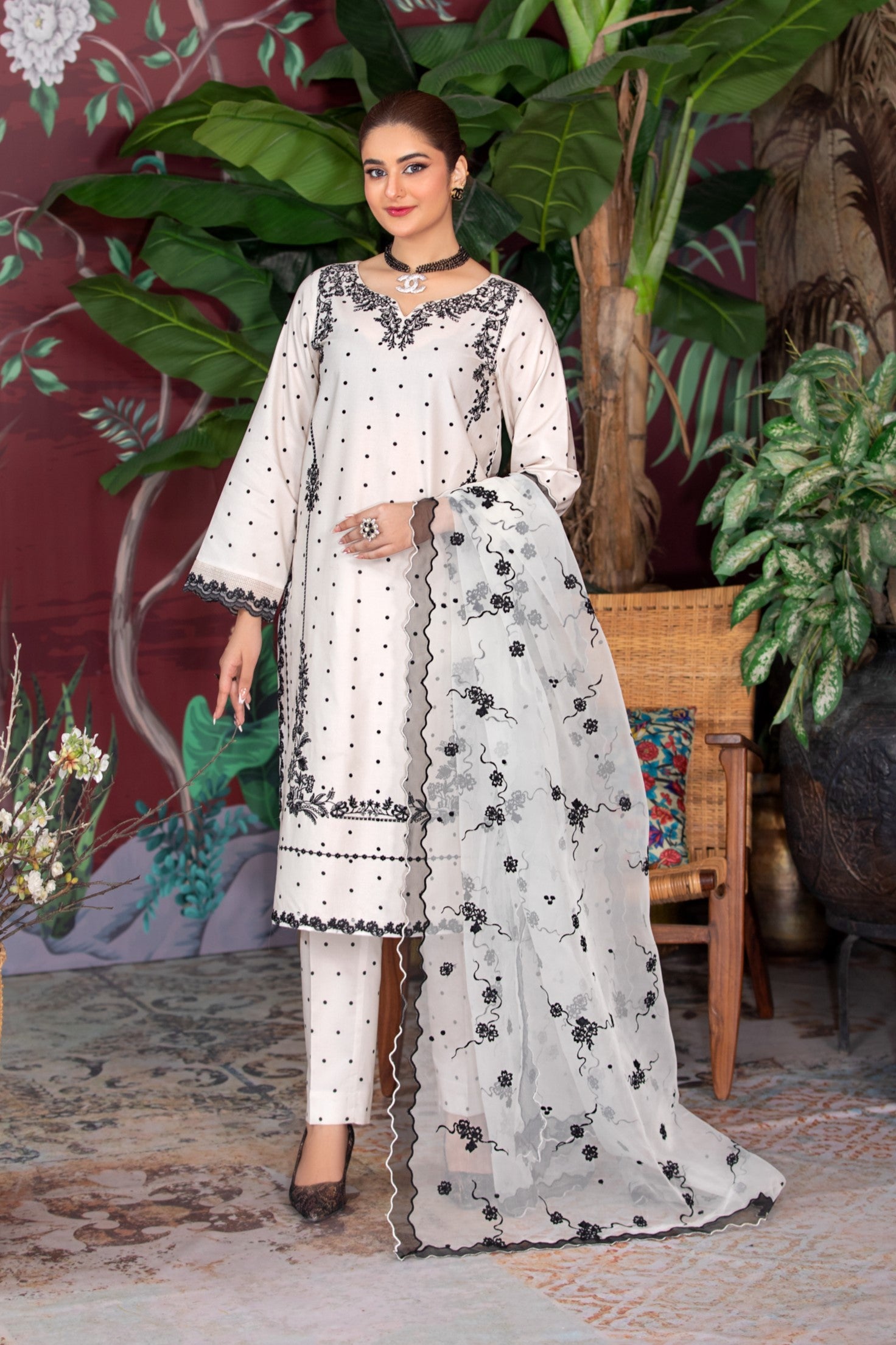 Heeras Embroidered Cambric 3 Piece Suit HEE03