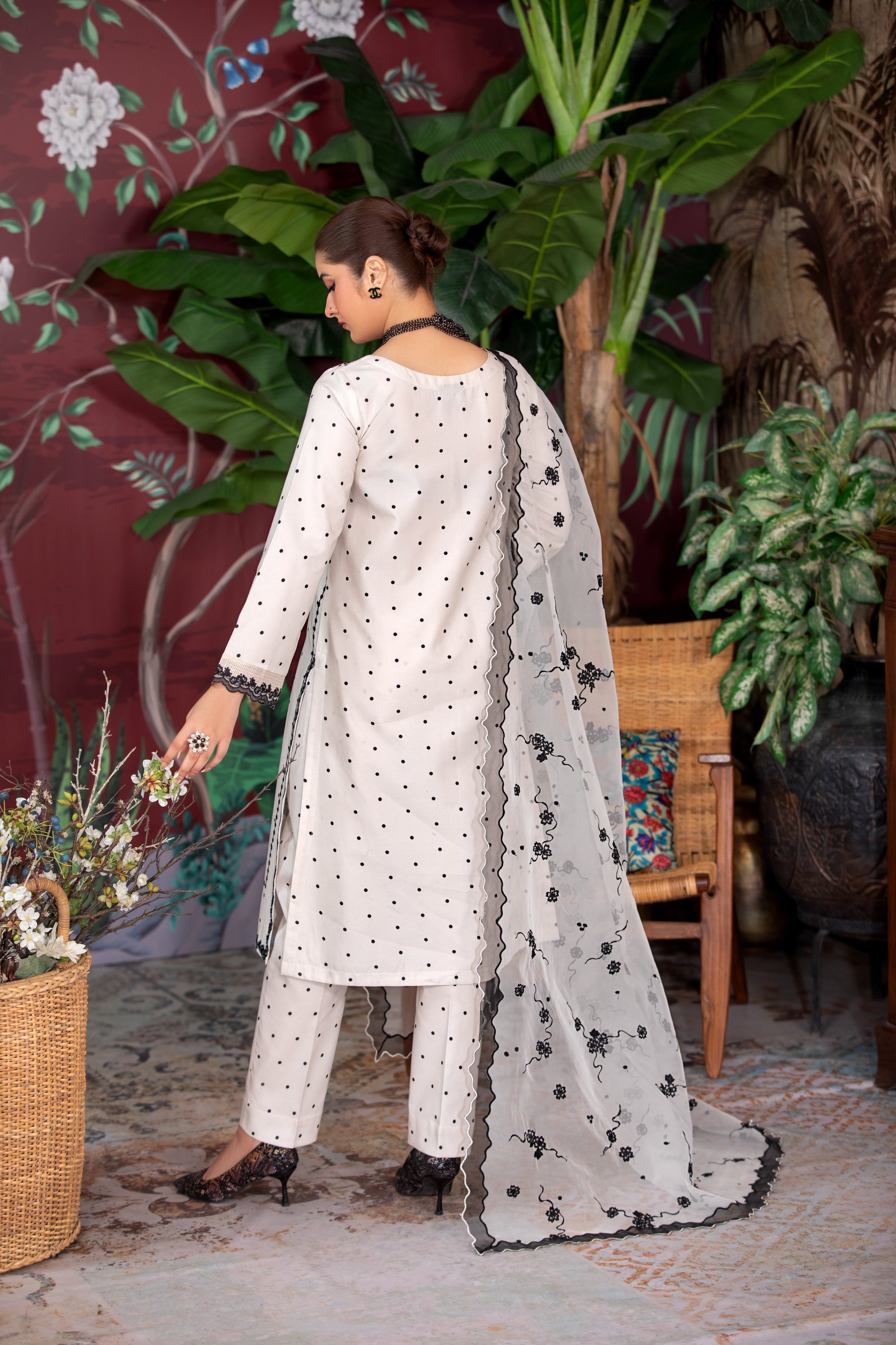 Heeras Embroidered Cambric 3 Piece Suit HEE03