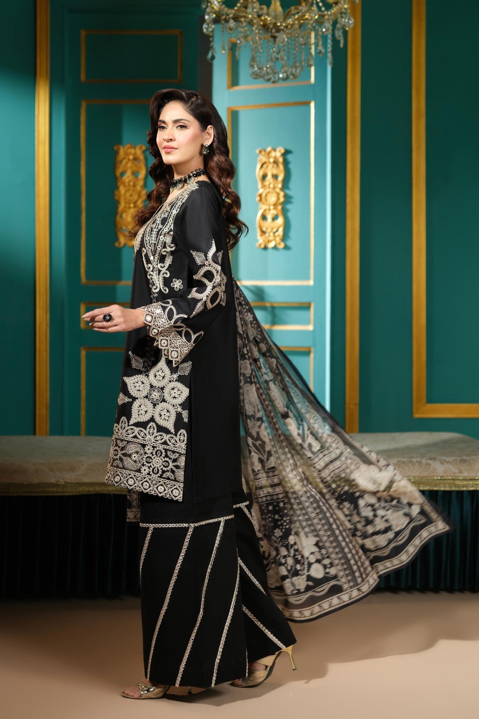 Heeras Embroidered Cambric 3 Piece Suit HEE69