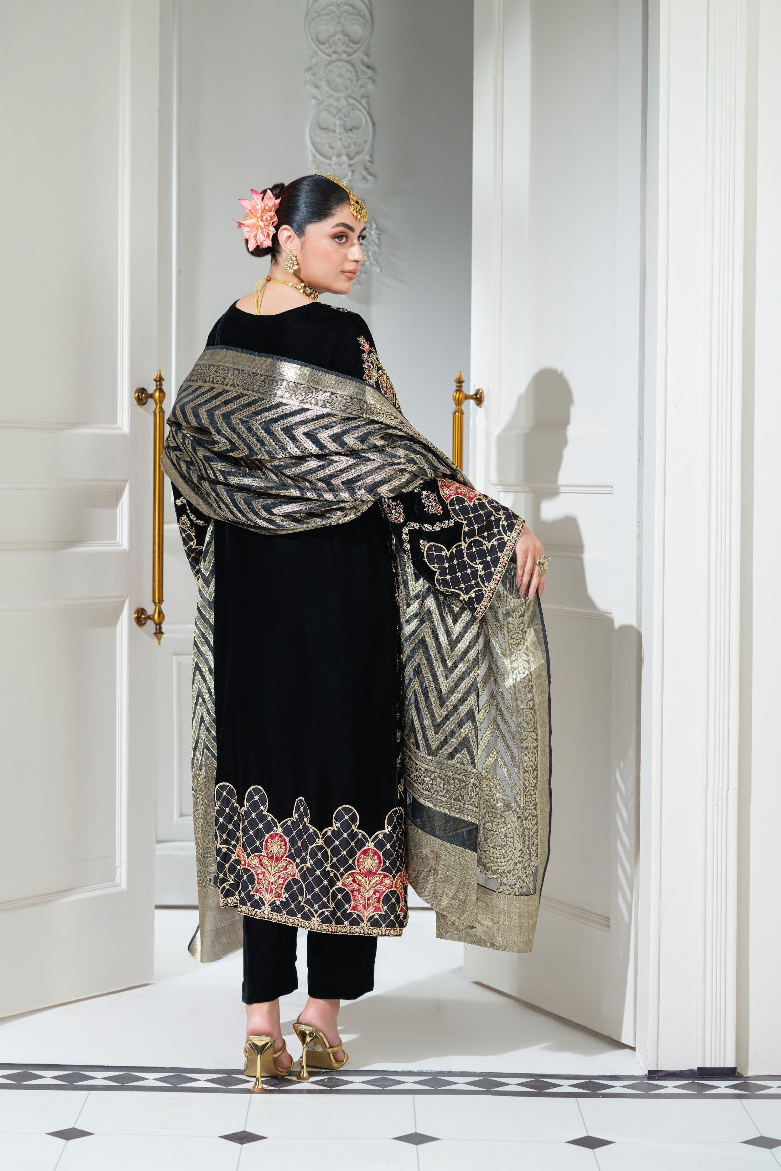 Heeras Embroidered Velvet 3 Piece Suit HEE55