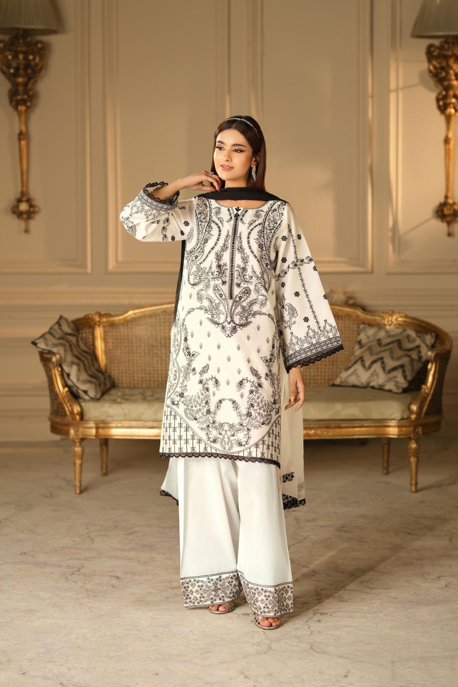 Heeras Embroidered Cambric 3 Piece Farshi Shalwar Suit HEE87