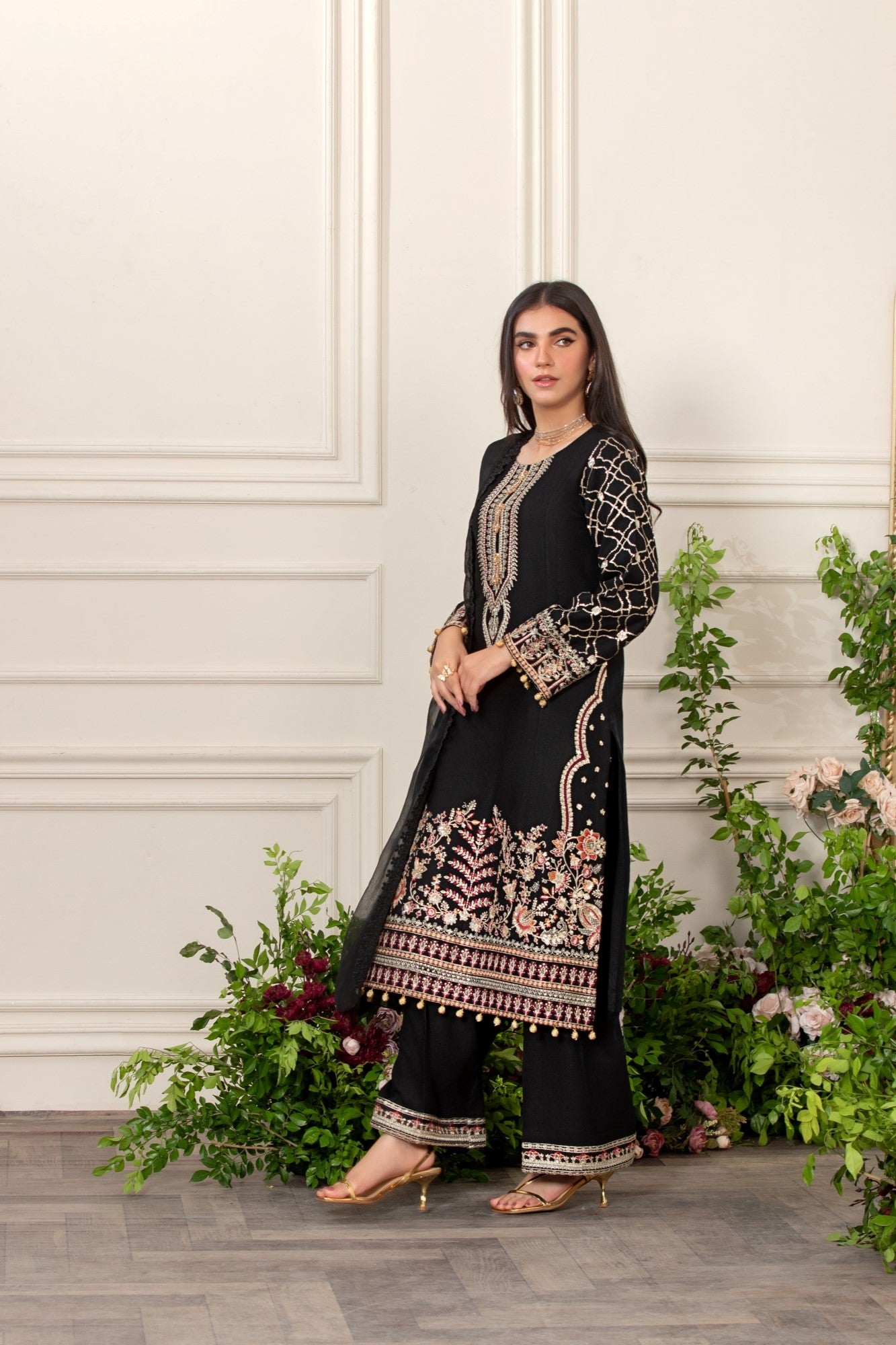 Heeras Embroidered Linen 3 Piece Suit HEE02