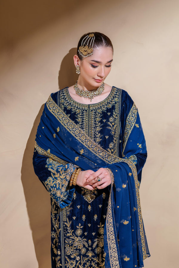 Heeras Embroidered Velvet 3 Piece Suit HEE64